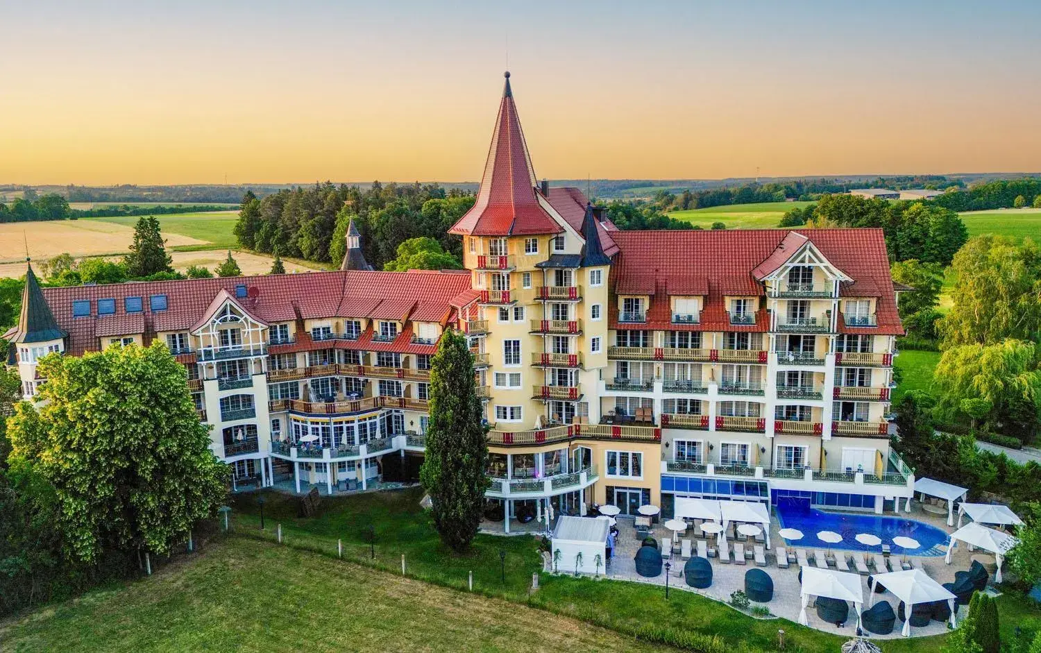 Property building in Meiser SPA Resort Property building in Meiser SPA Resort