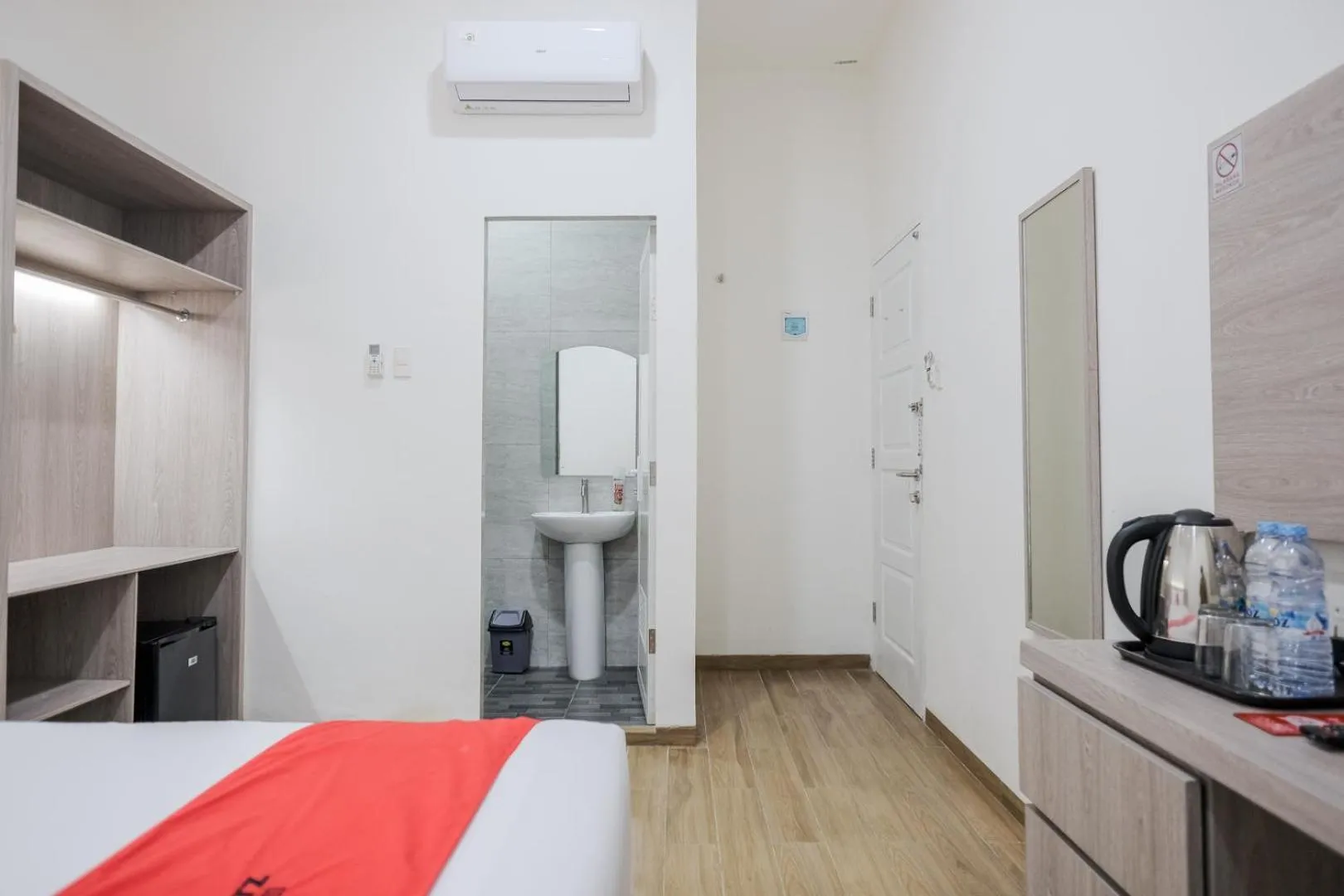 Bed in RedDoorz Plus @ Jalan Juanda Medan