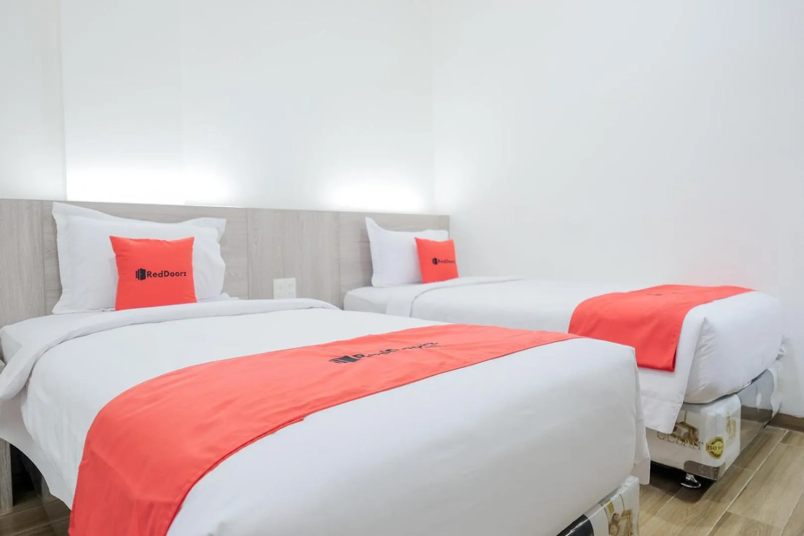 Bed in RedDoorz Plus @ Jalan Juanda Medan