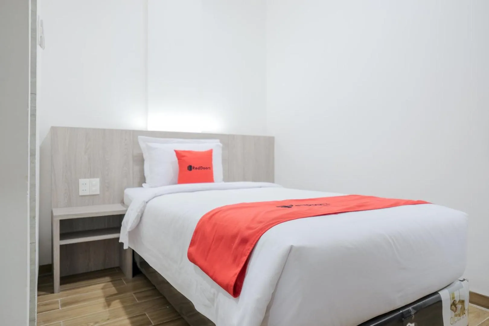 Bed in RedDoorz Plus @ Jalan Juanda Medan