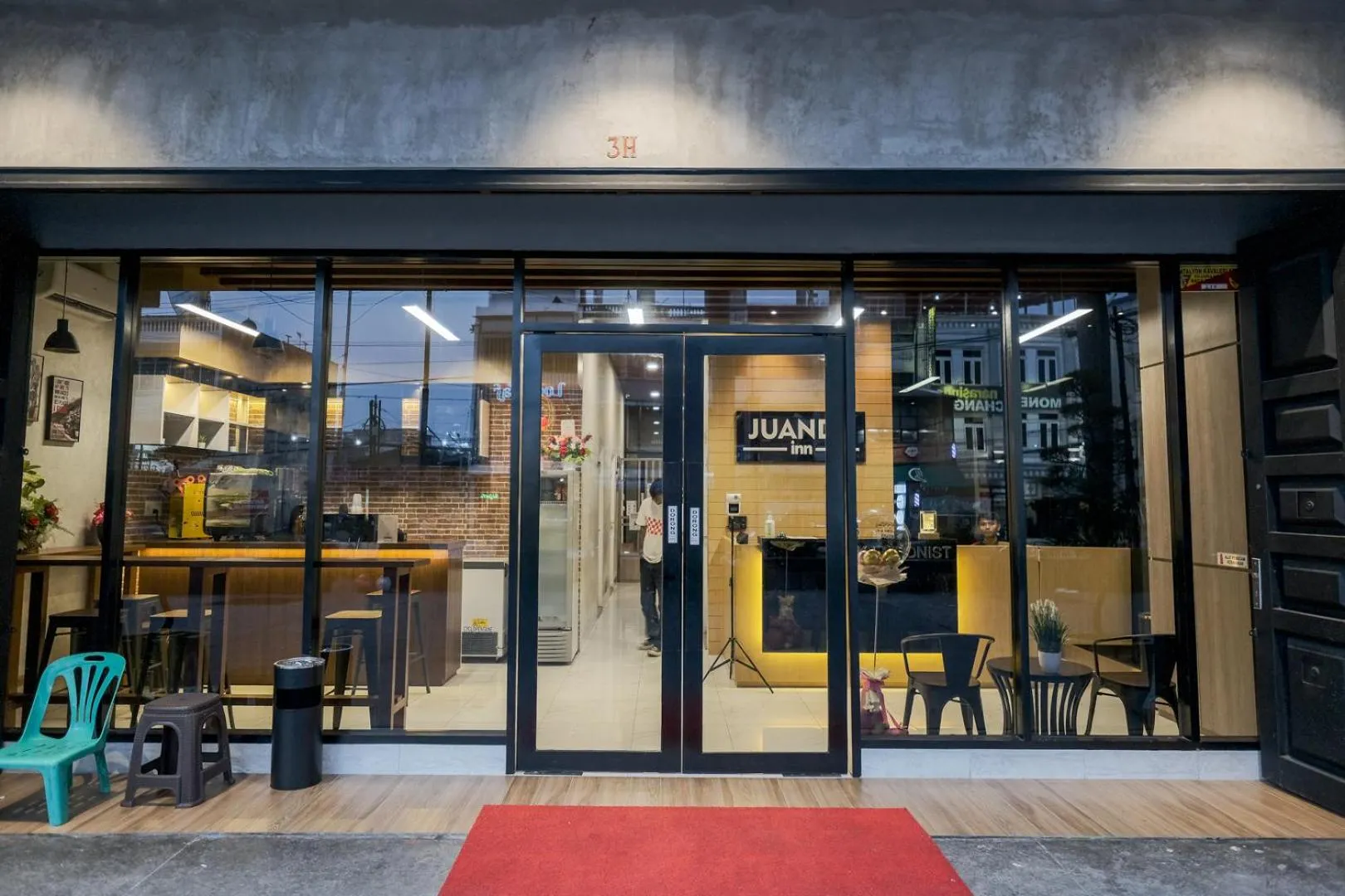 Property building in RedDoorz Plus @ Jalan Juanda Medan