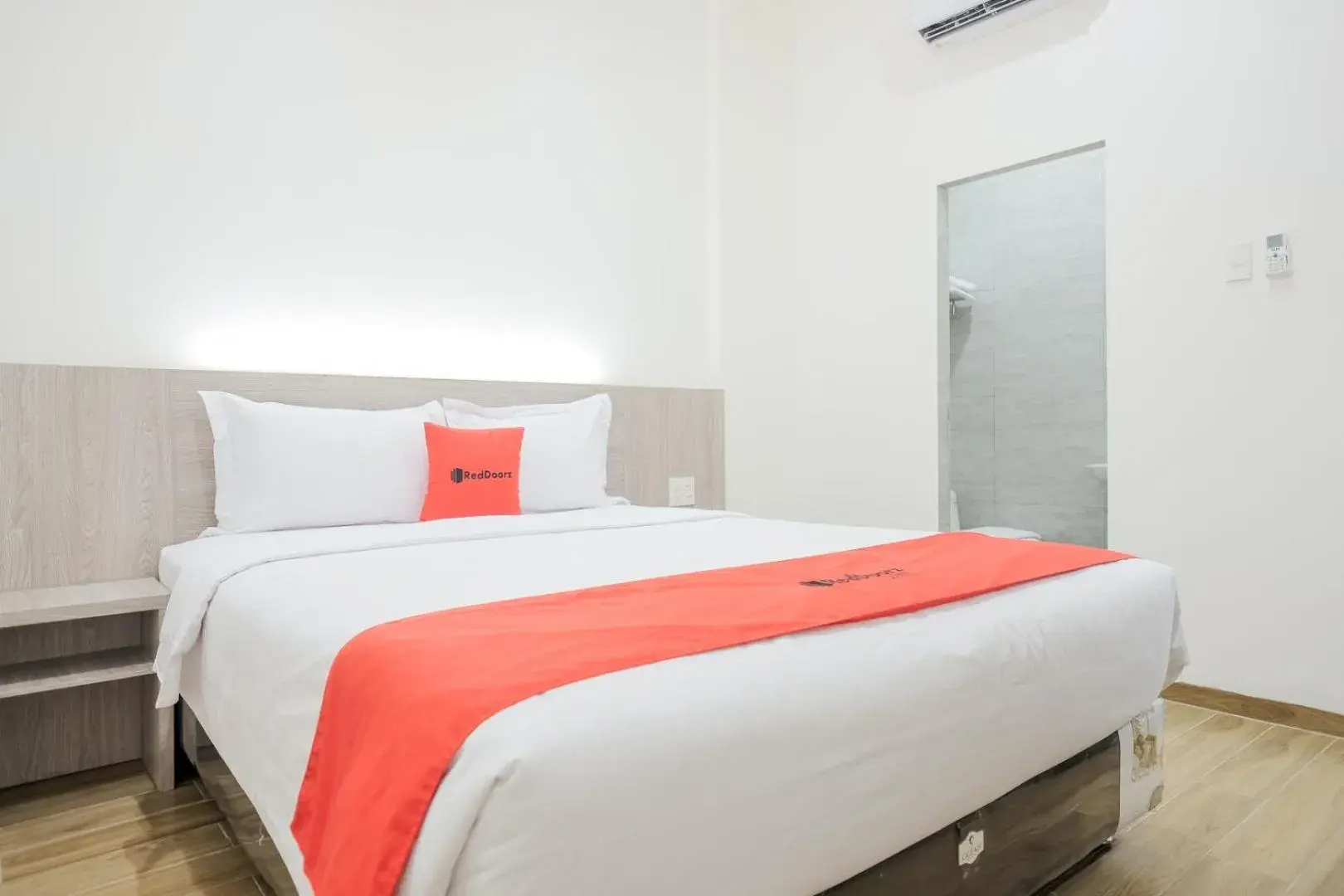 Bed in RedDoorz Plus @ Jalan Juanda Medan Bed in RedDoorz Plus @ Jalan Juanda Medan