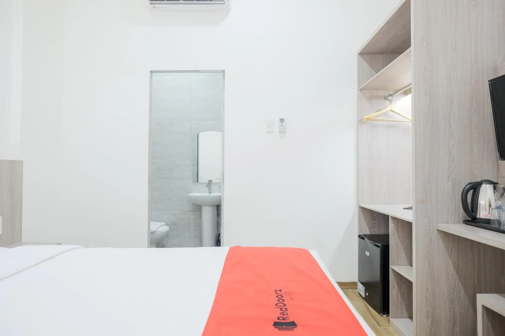 Bed in RedDoorz Plus @ Jalan Juanda Medan