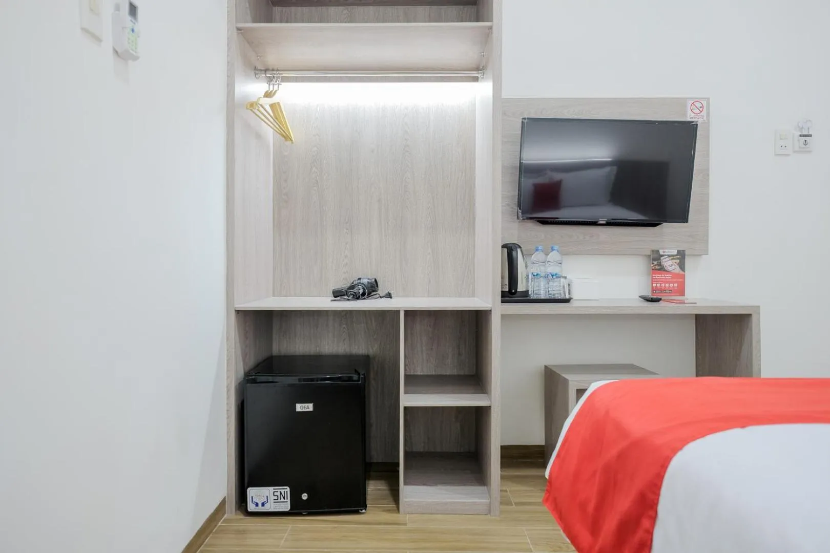 Bed in RedDoorz Plus @ Jalan Juanda Medan