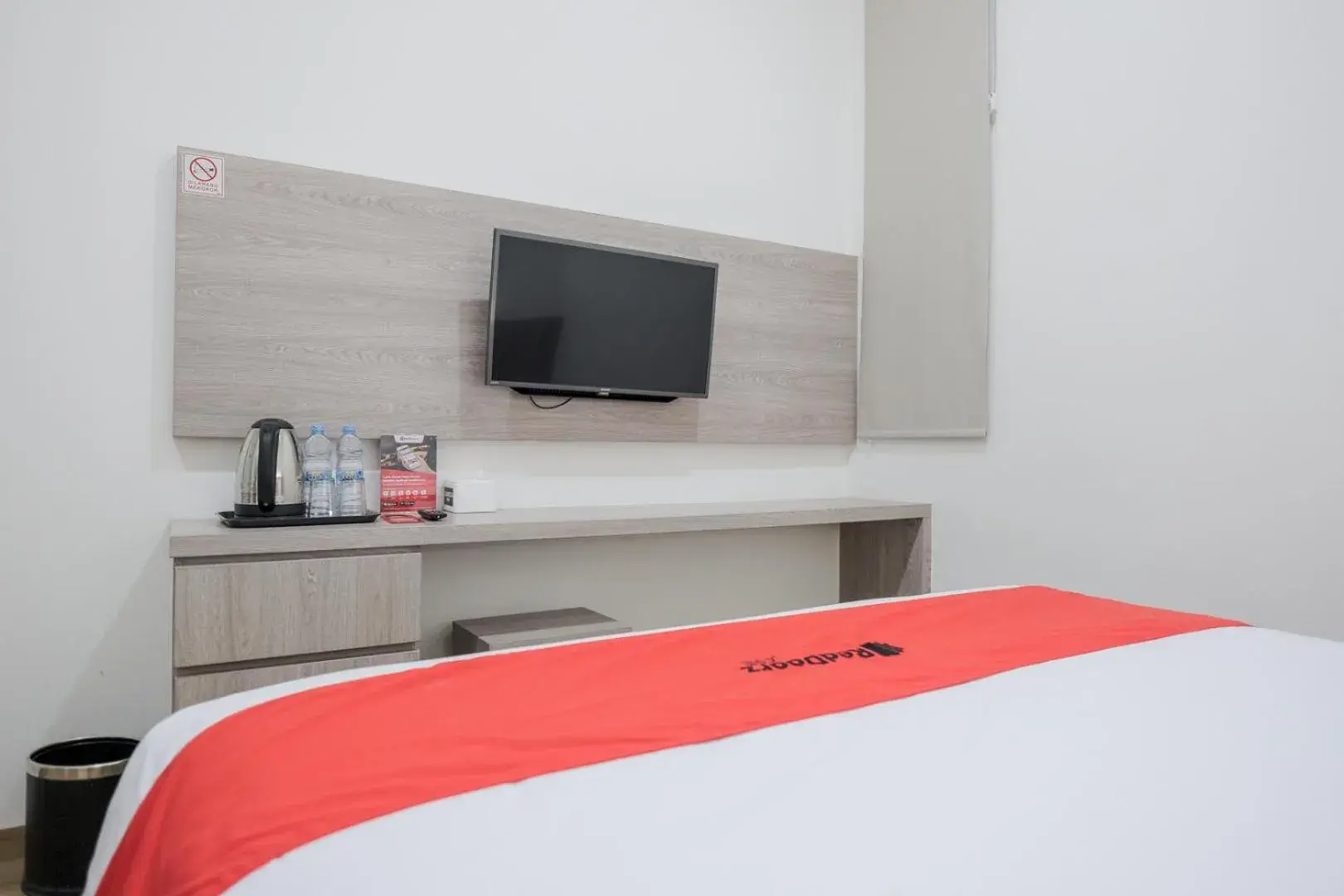 Bed in RedDoorz Plus @ Jalan Juanda Medan Bed in RedDoorz Plus @ Jalan Juanda Medan