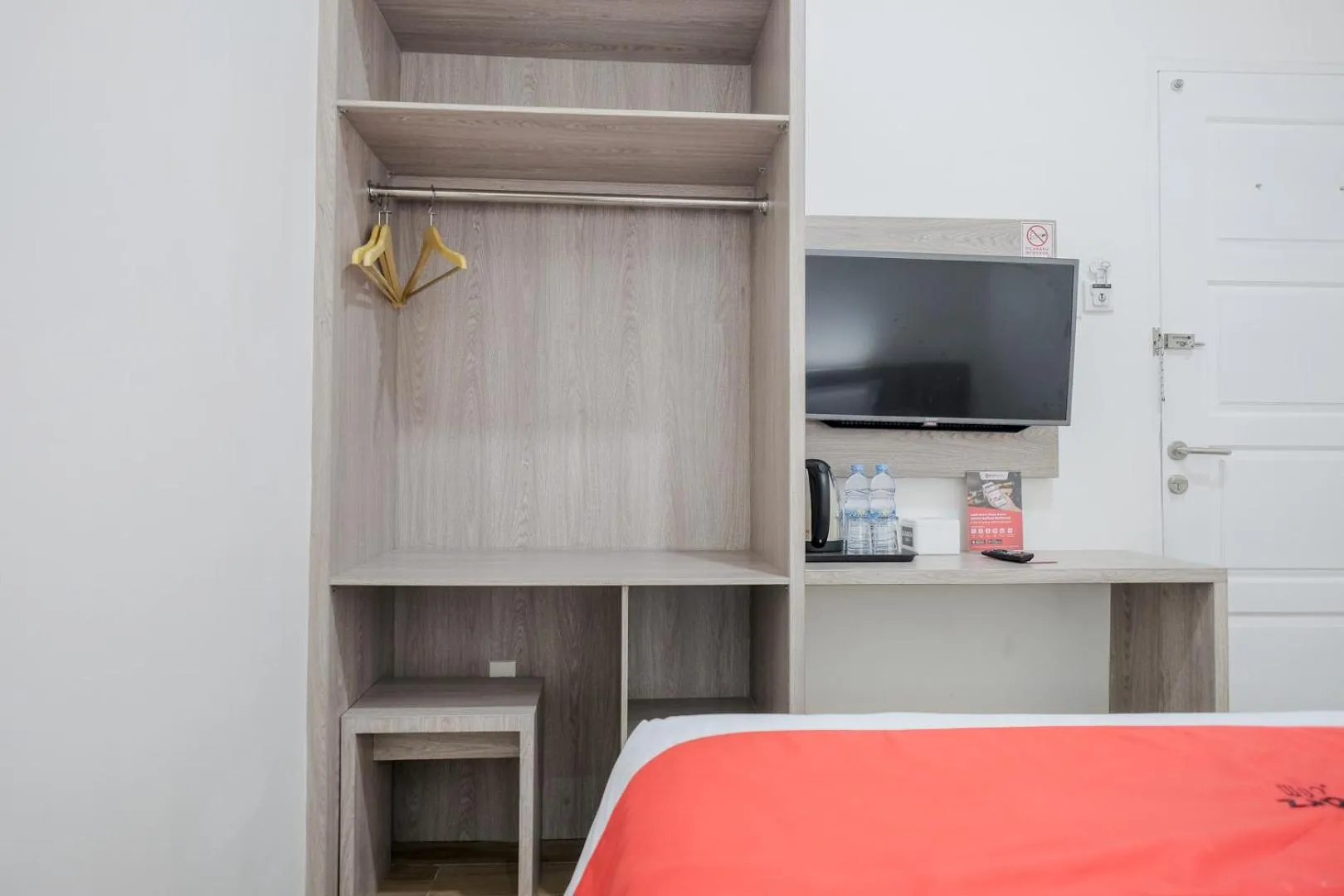 Bed in RedDoorz Plus @ Jalan Juanda Medan