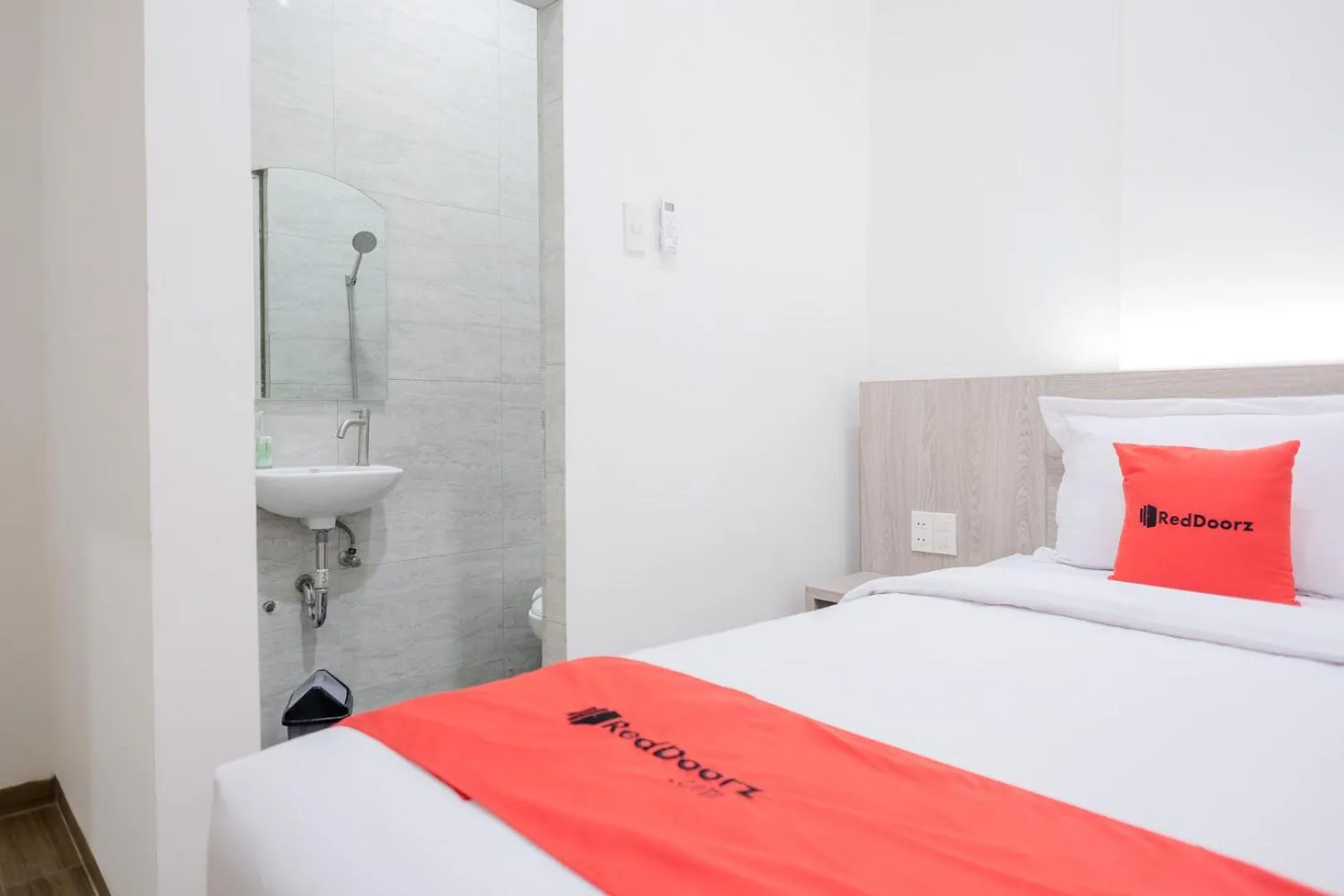 Bed in RedDoorz Plus @ Jalan Juanda Medan