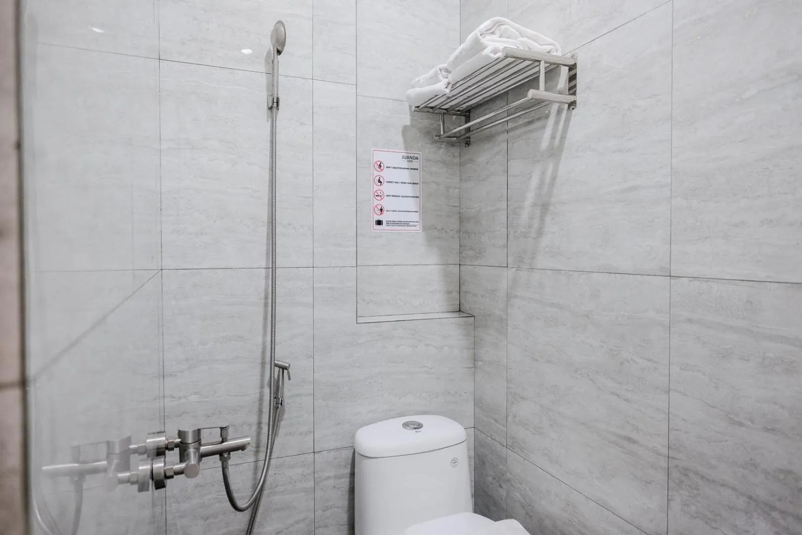 RedDoorz Plus @ Jalan Juanda Medan