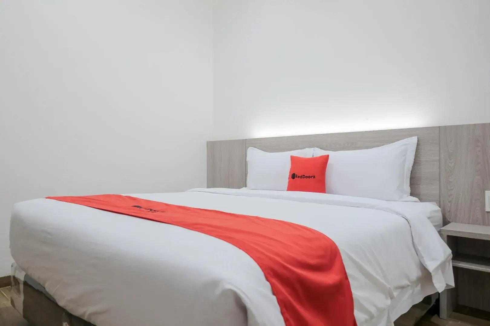 Bed in RedDoorz Plus @ Jalan Juanda Medan Bed in RedDoorz Plus @ Jalan Juanda Medan