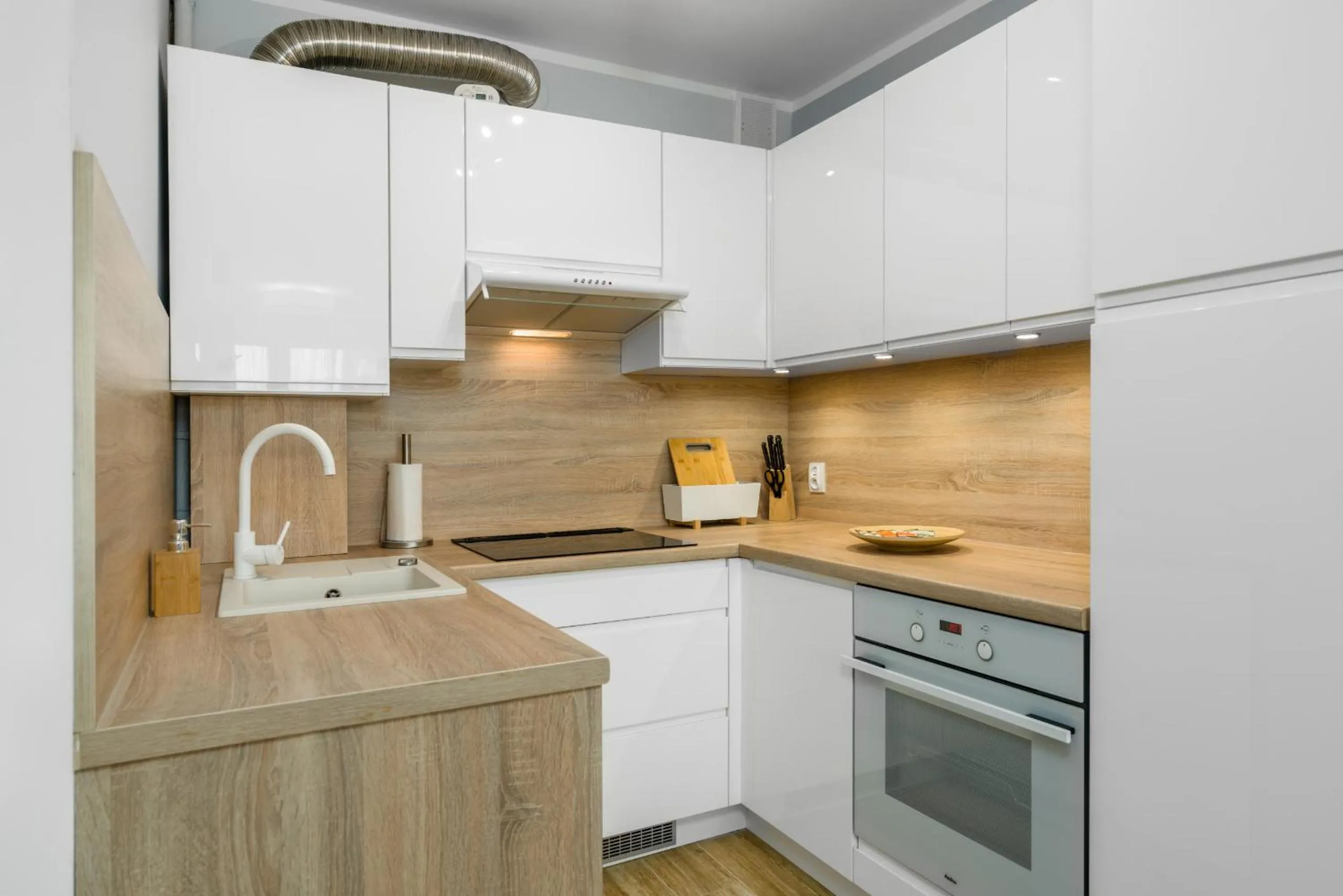 Kitchen or kitchenette in Apartment Poznan Park Cytadela by Noclegi Renters