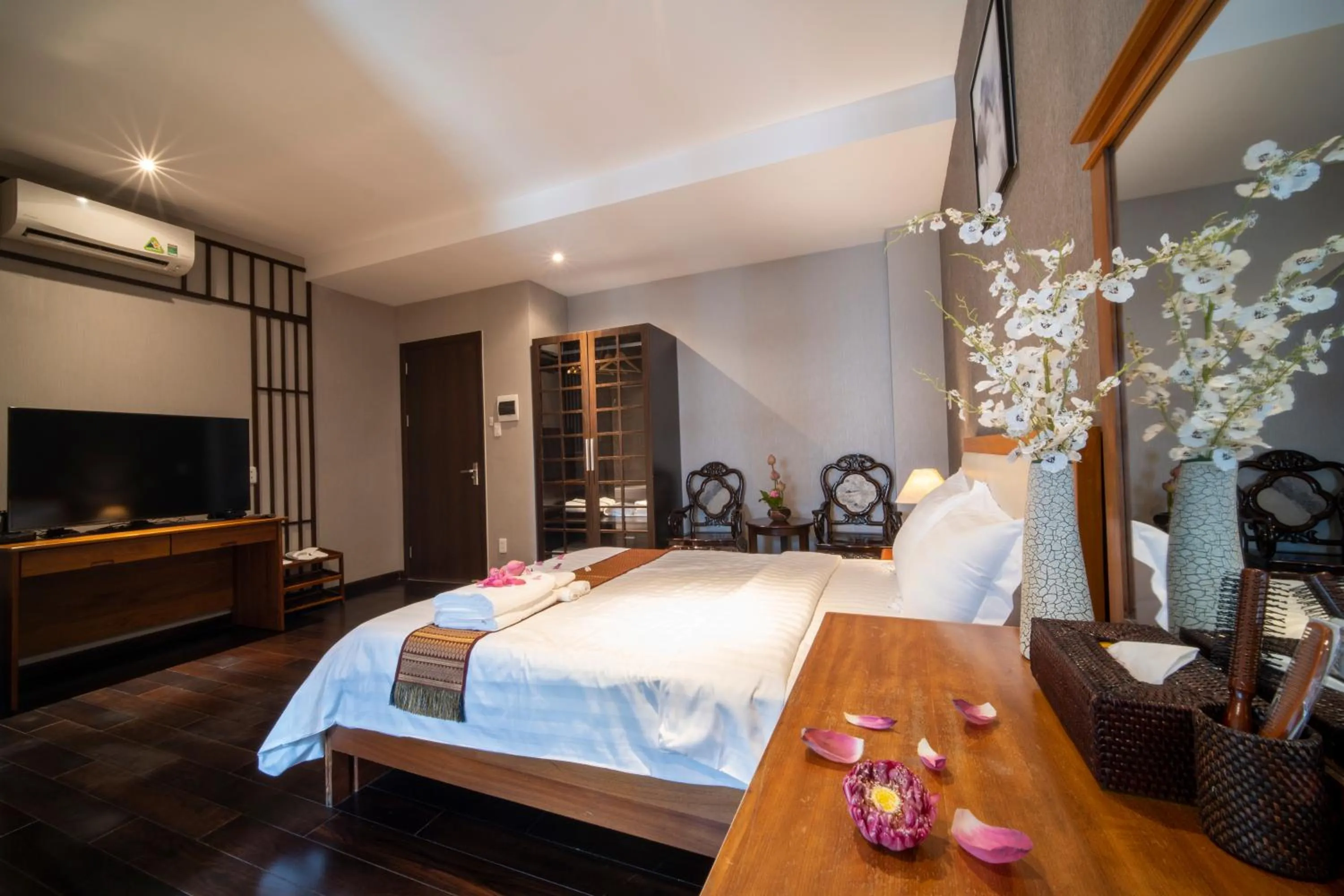 Bed in Sen Spa Service Apartment