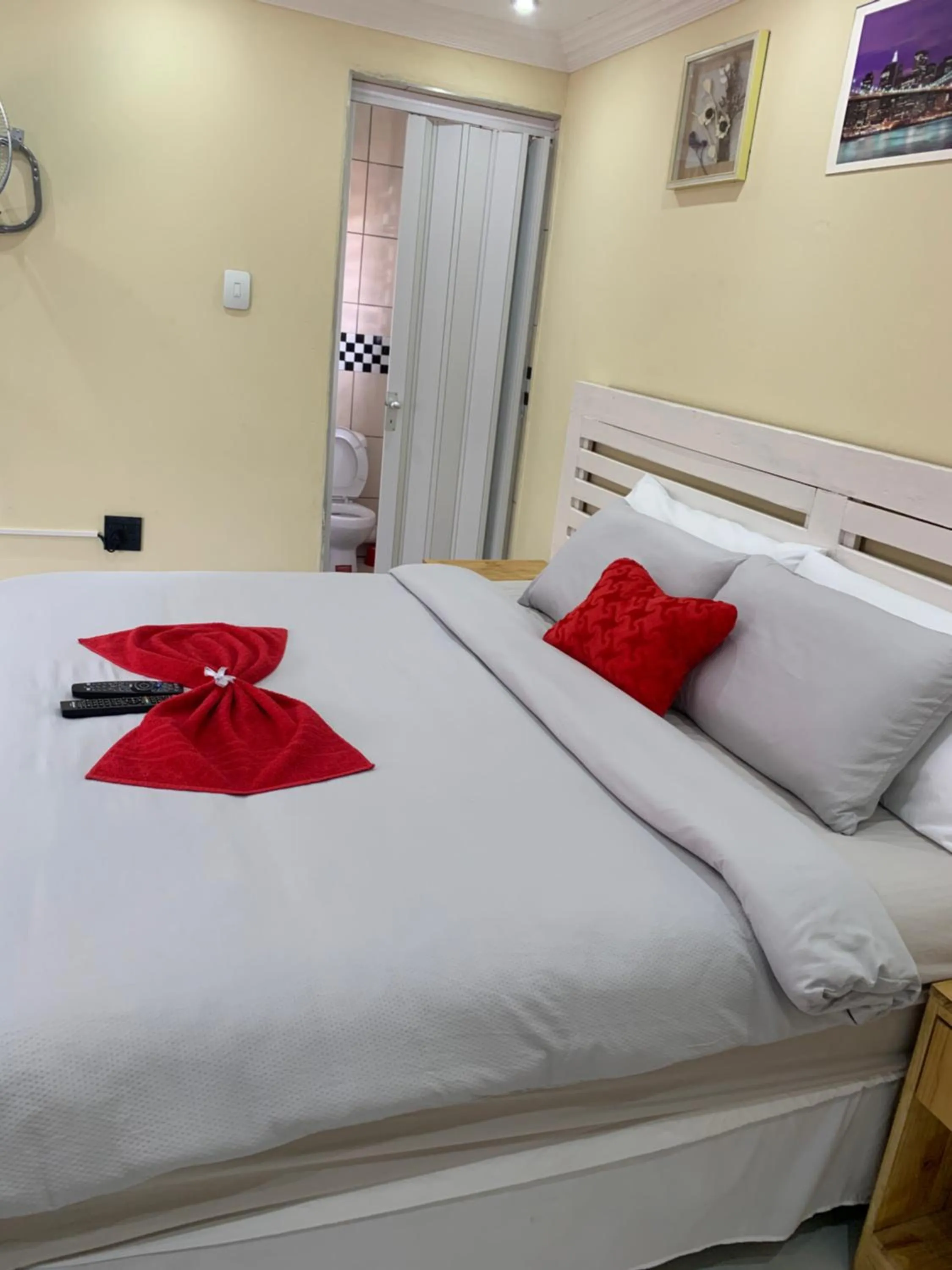 Bed in Ekaya Palace Guest House