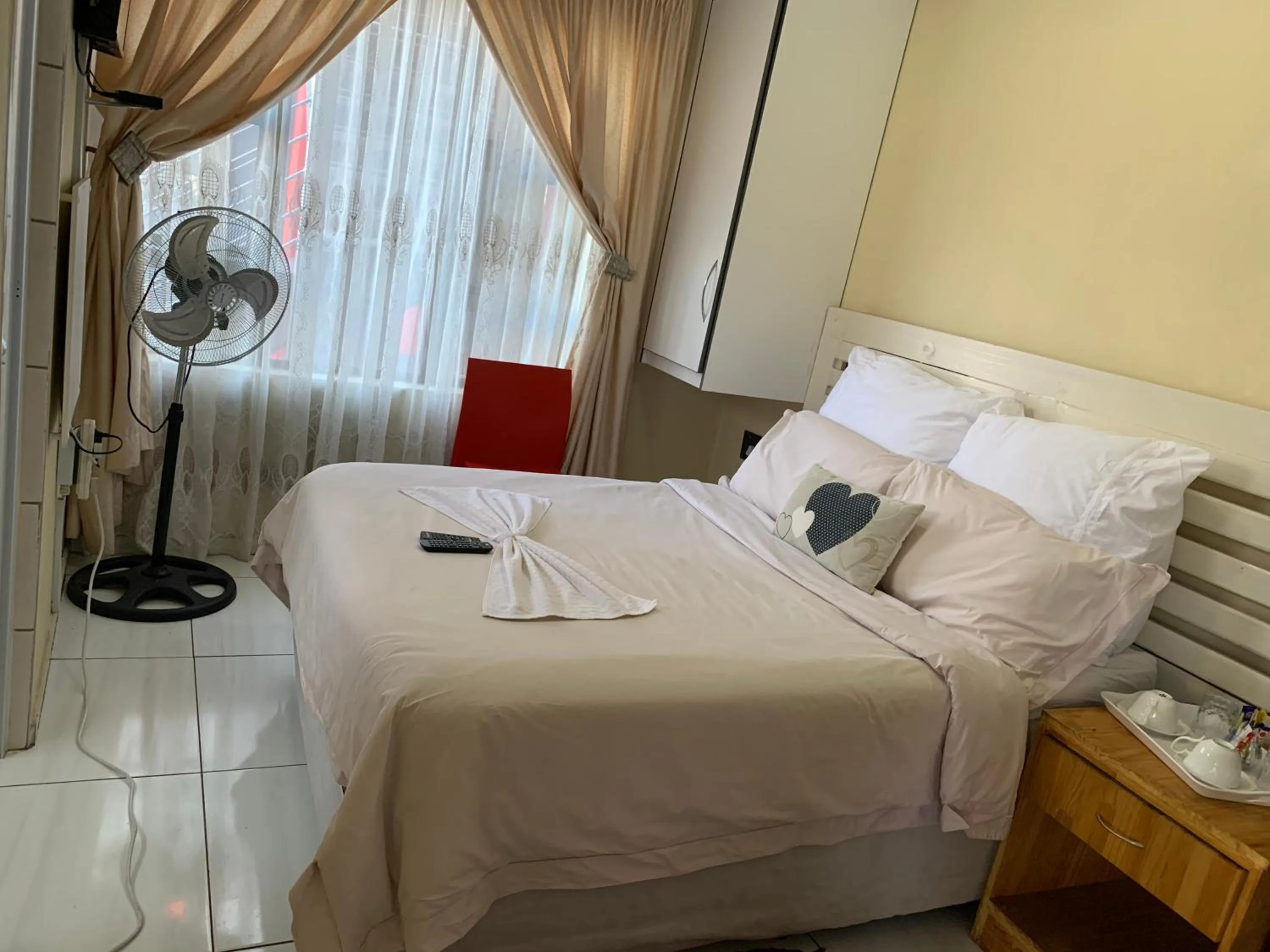 Bed in Ekaya Palace Guest House