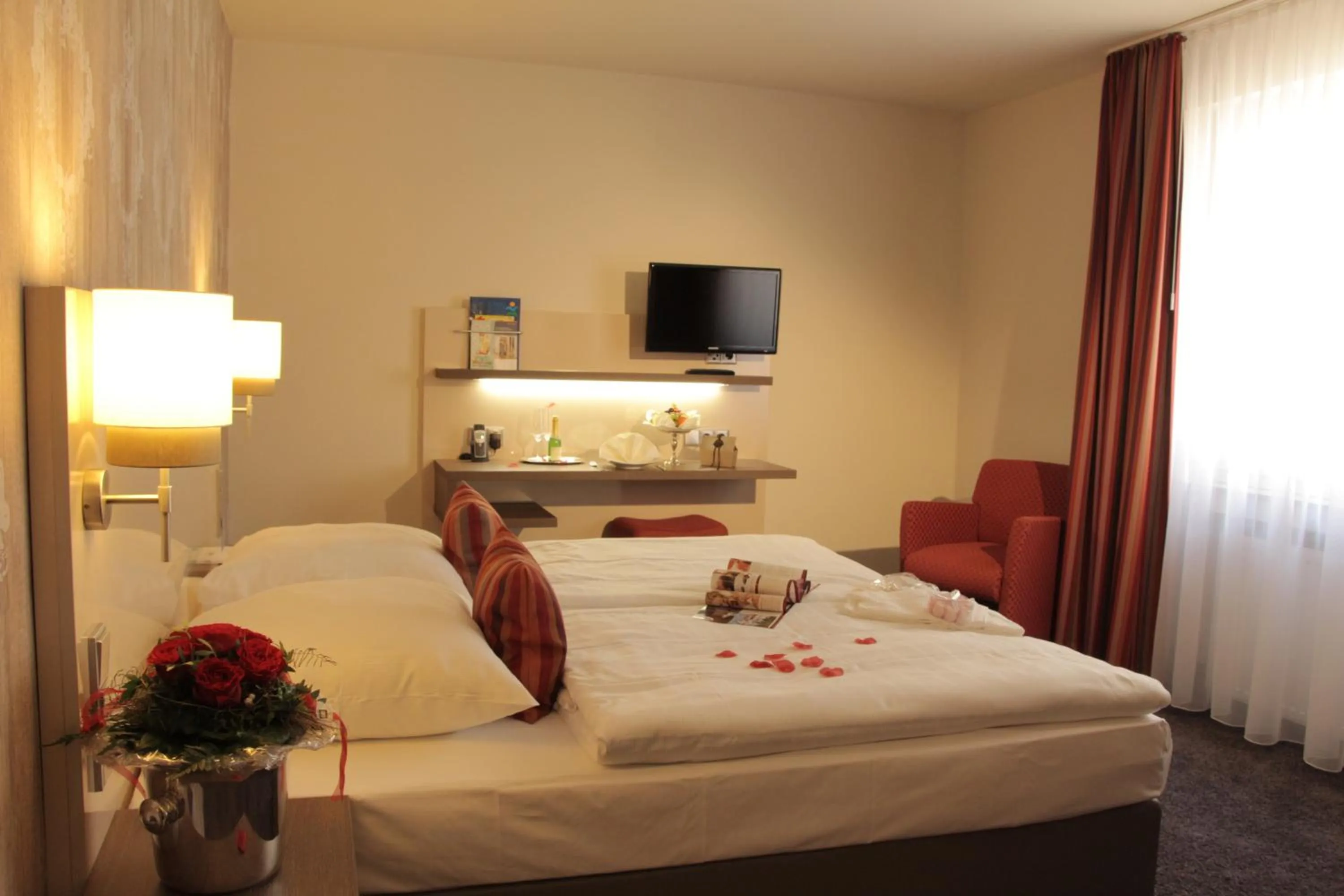 Photo of the whole room, Bed in Romantisches Hotel Menzhausen