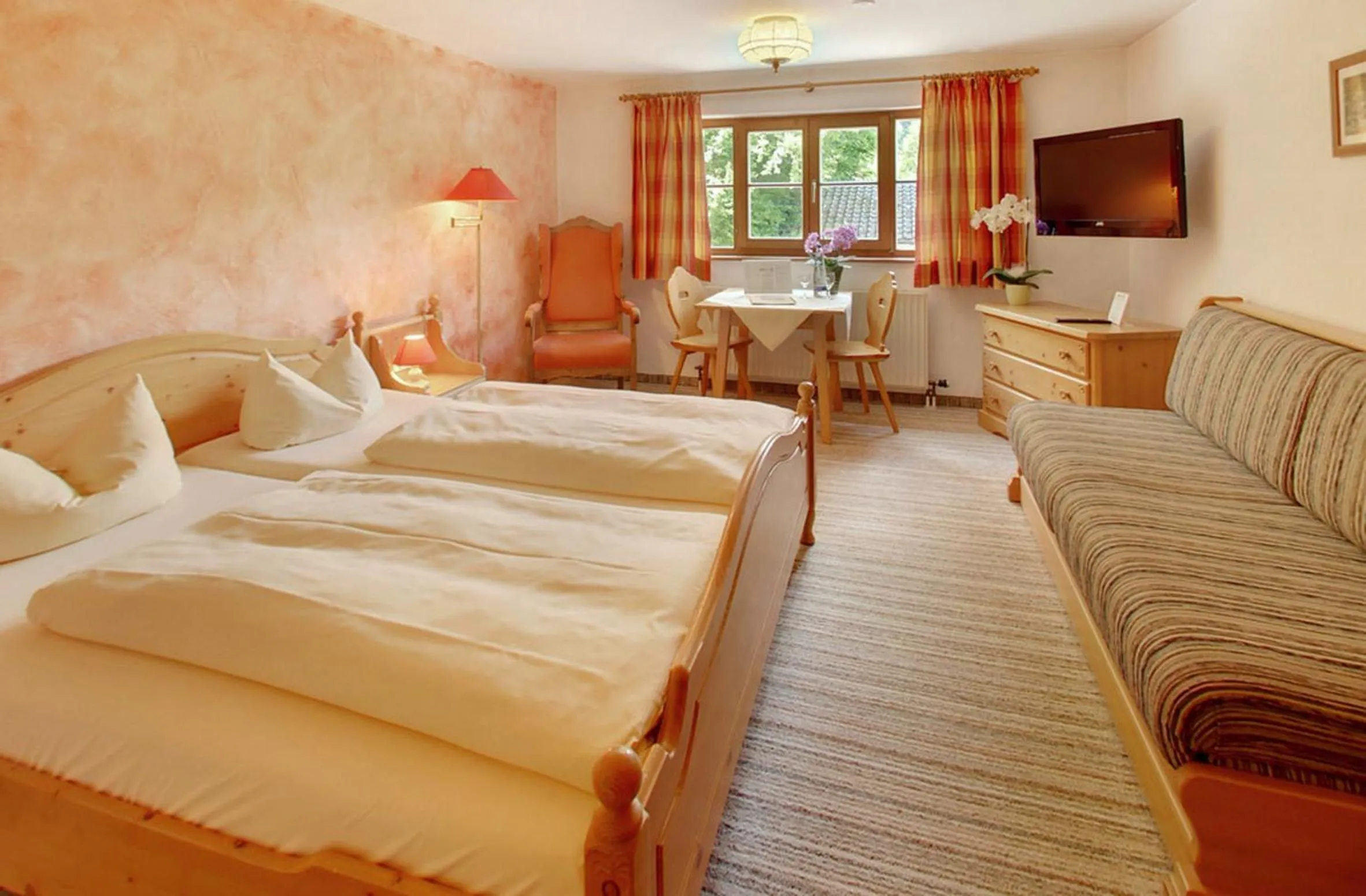 Photo of the whole room, Bed in Gasthof Ochsenwirt