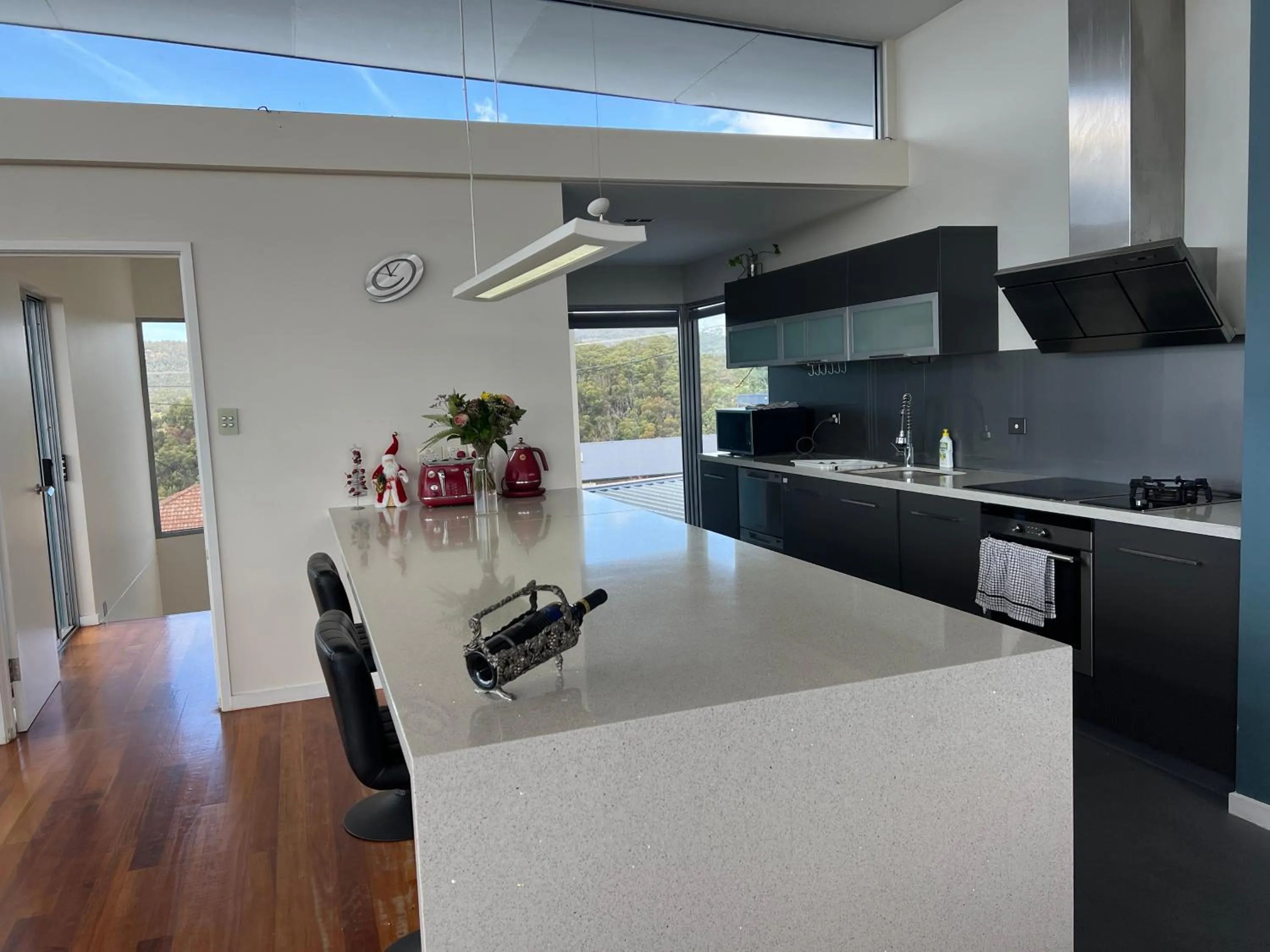 Kitchen or kitchenette in Hobart View