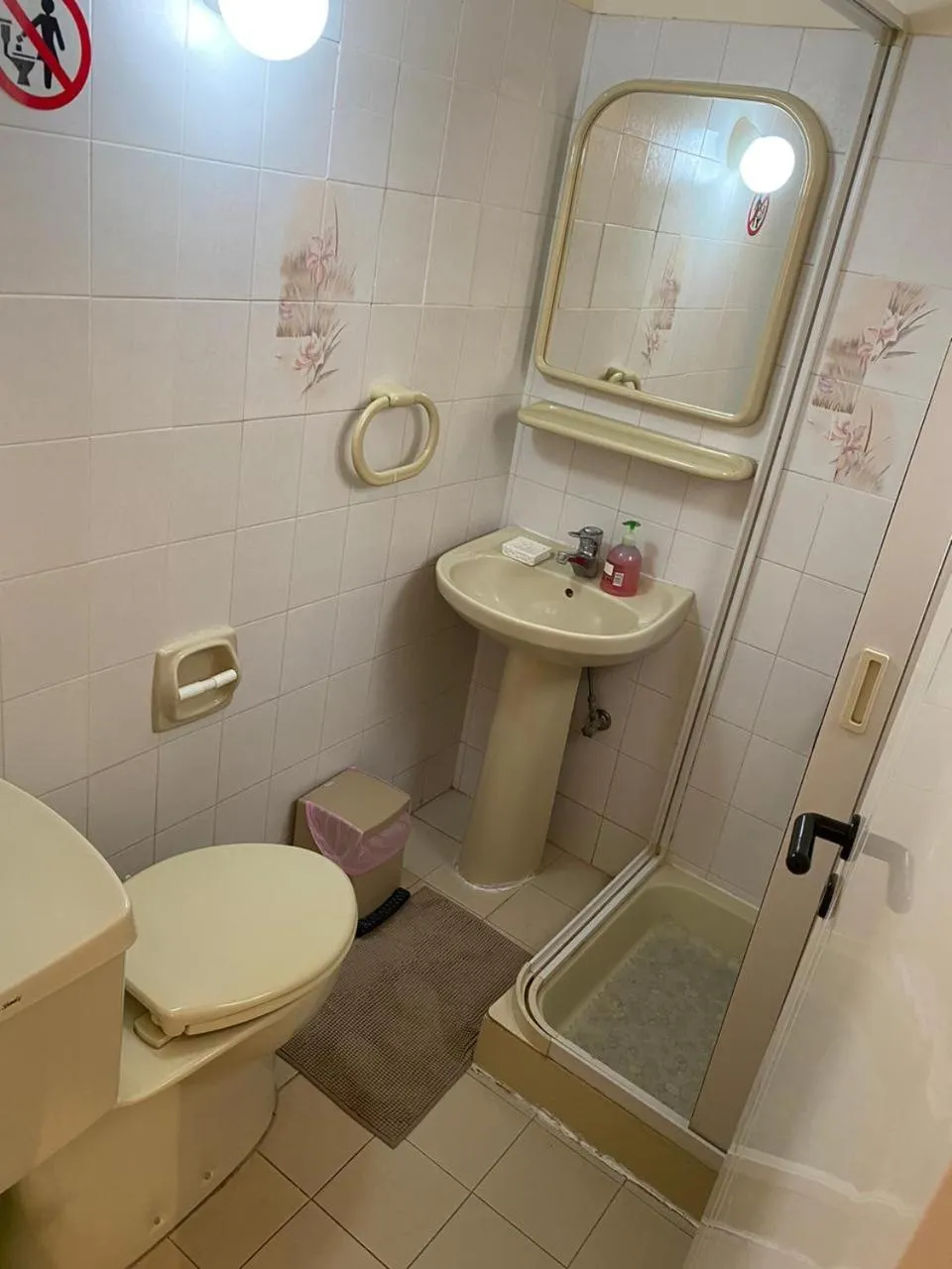 Shower in Larnaca Comfort Rooms With Smart TV & Netflix