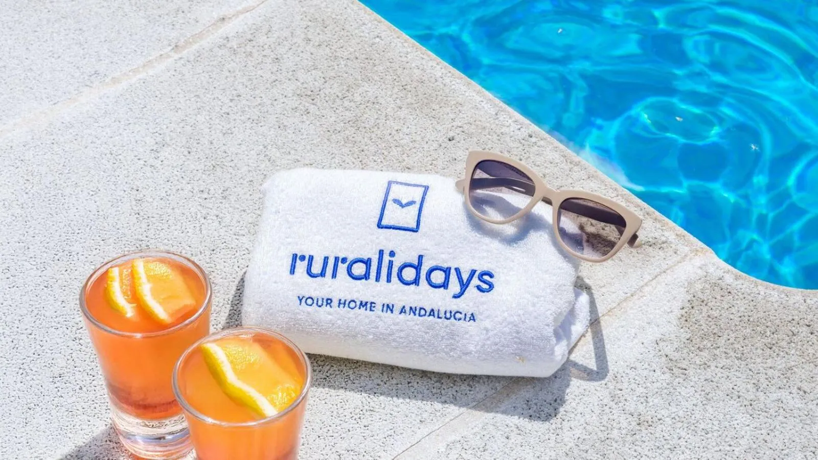 Swimming pool in Casa Herrero El Borge by Ruralidays