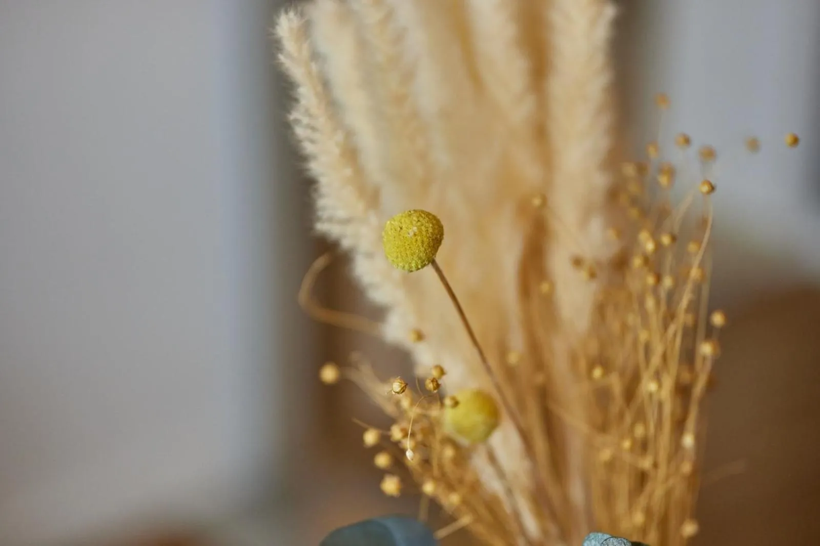 Library in Moselhotel Weinhaus Simon `Sauna`Restaurant`ELadesäule