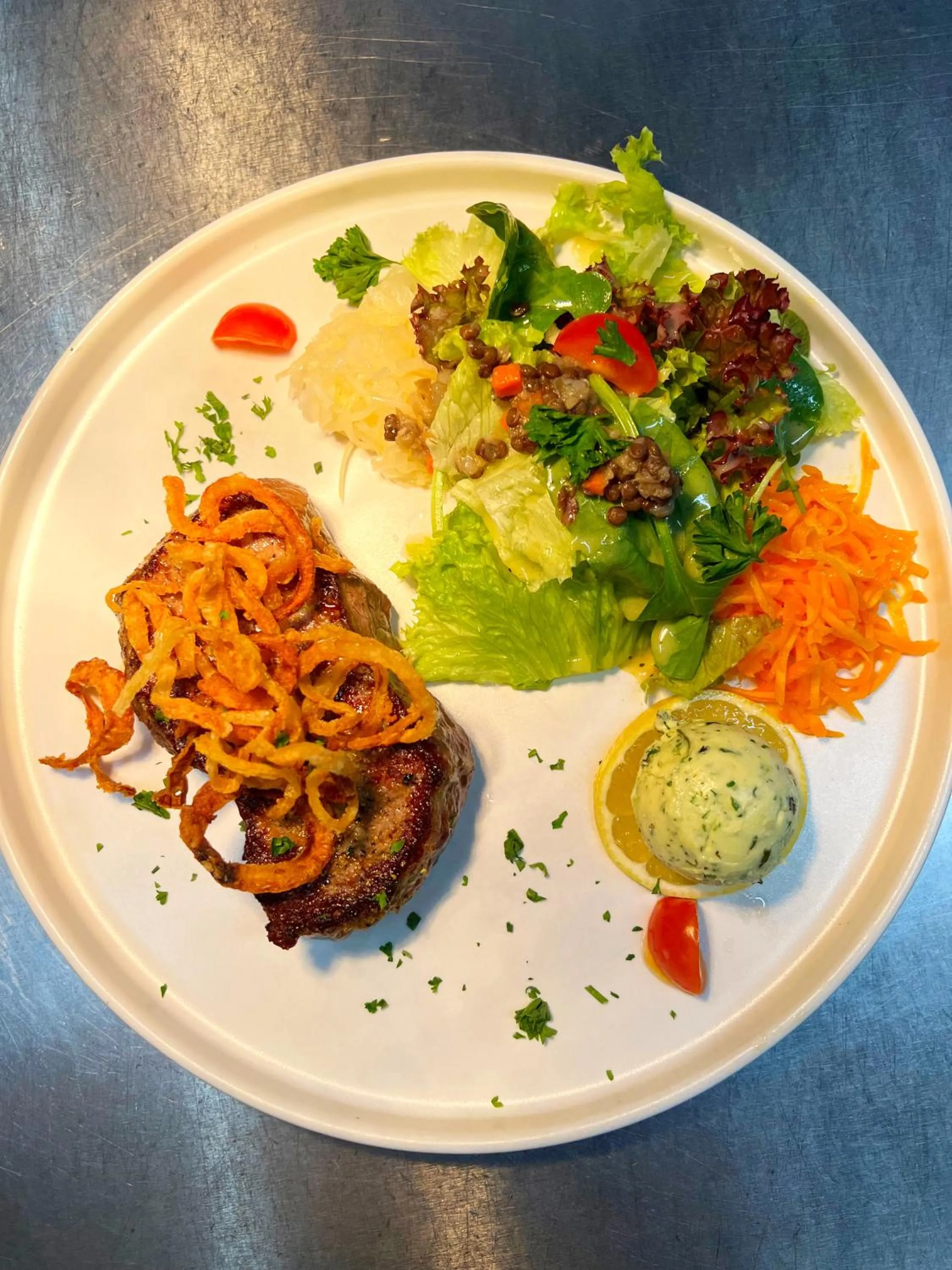 Restaurant/places to eat in Moselhotel Weinhaus Simon `Sauna`Restaurant`ELadesäule