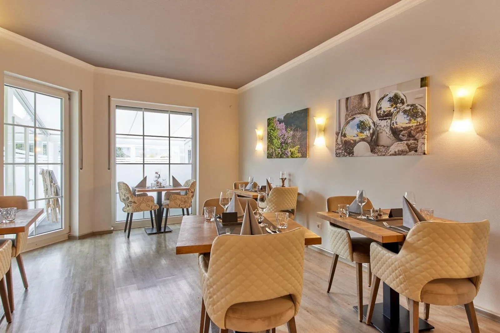 Restaurant/places to eat in Moselhotel Weinhaus Simon `Sauna`Restaurant`ELadesäule