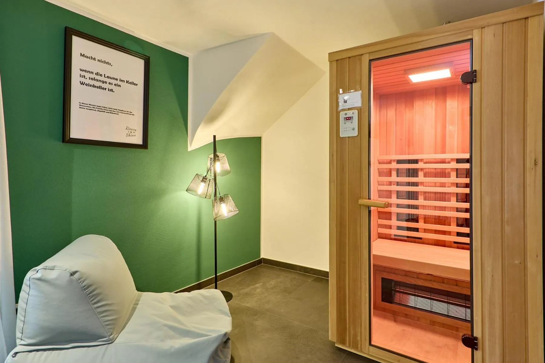 Spa and wellness centre/facilities in Moselhotel Weinhaus Simon `Sauna`Restaurant`ELadesäule