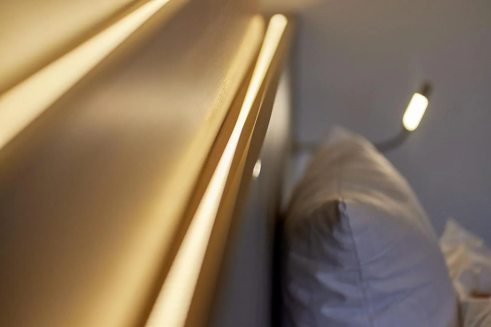 Bed in Moselhotel Weinhaus Simon `Sauna`Restaurant`ELadesäule