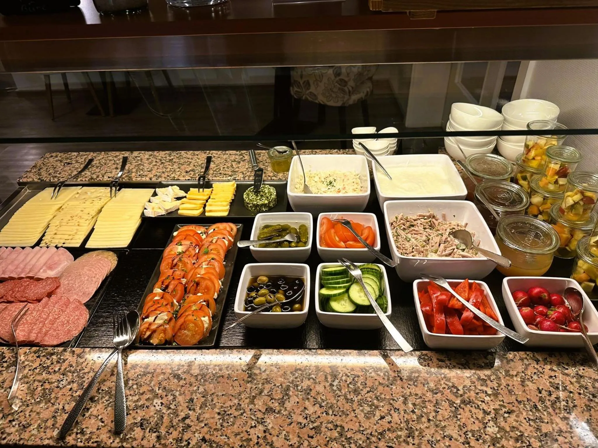 Restaurant/places to eat in Moselhotel Weinhaus Simon `Sauna`Restaurant`ELadesäule