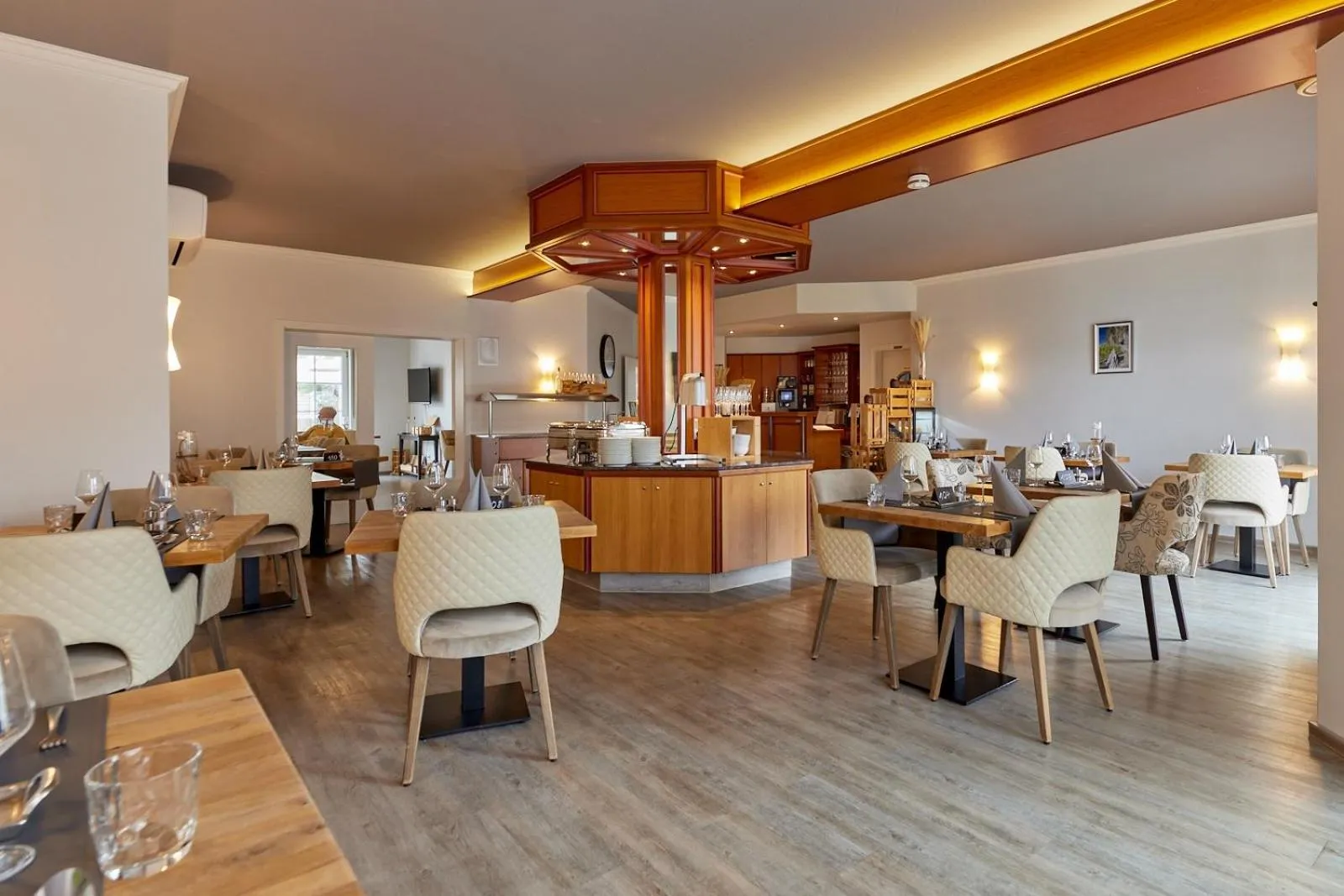 Restaurant/places to eat in Moselhotel Weinhaus Simon `Sauna`Restaurant`ELadesäule