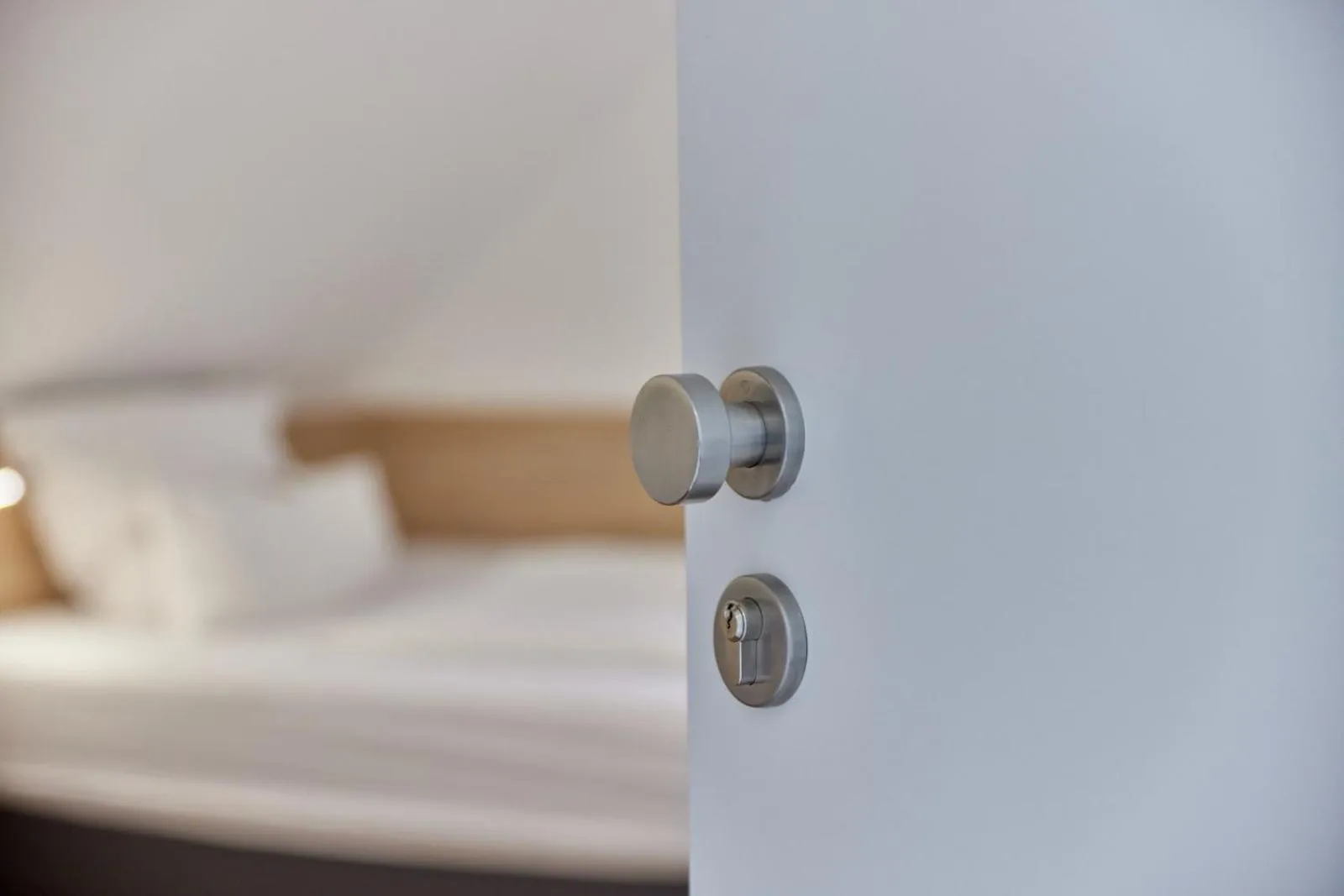 Photo of the whole room, Bed in Moselhotel Weinhaus Simon `Sauna`Restaurant`ELadesäule