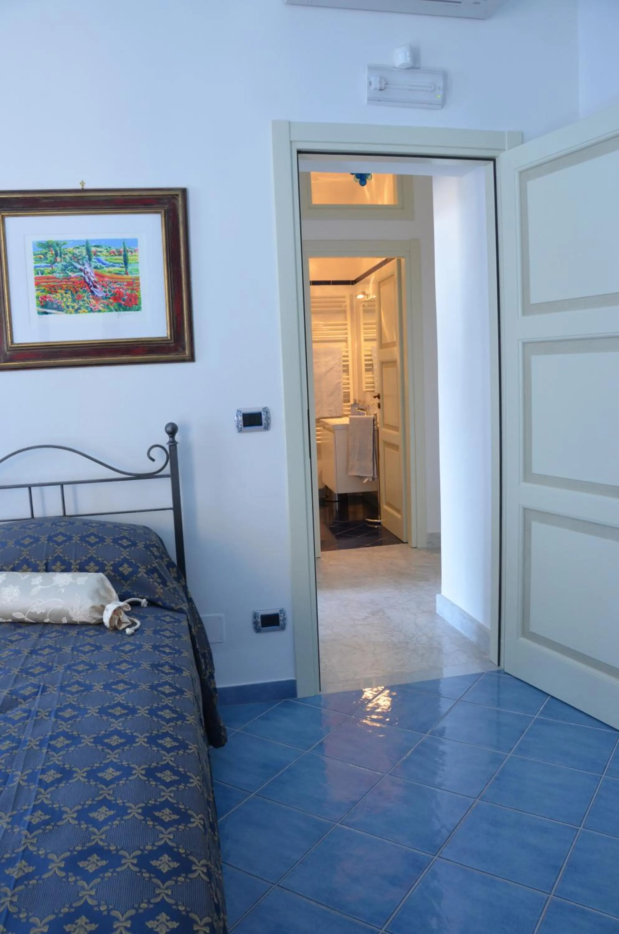 Photo of the whole room, Bed in Donna Alda Affittacamere Capitello dal 2012