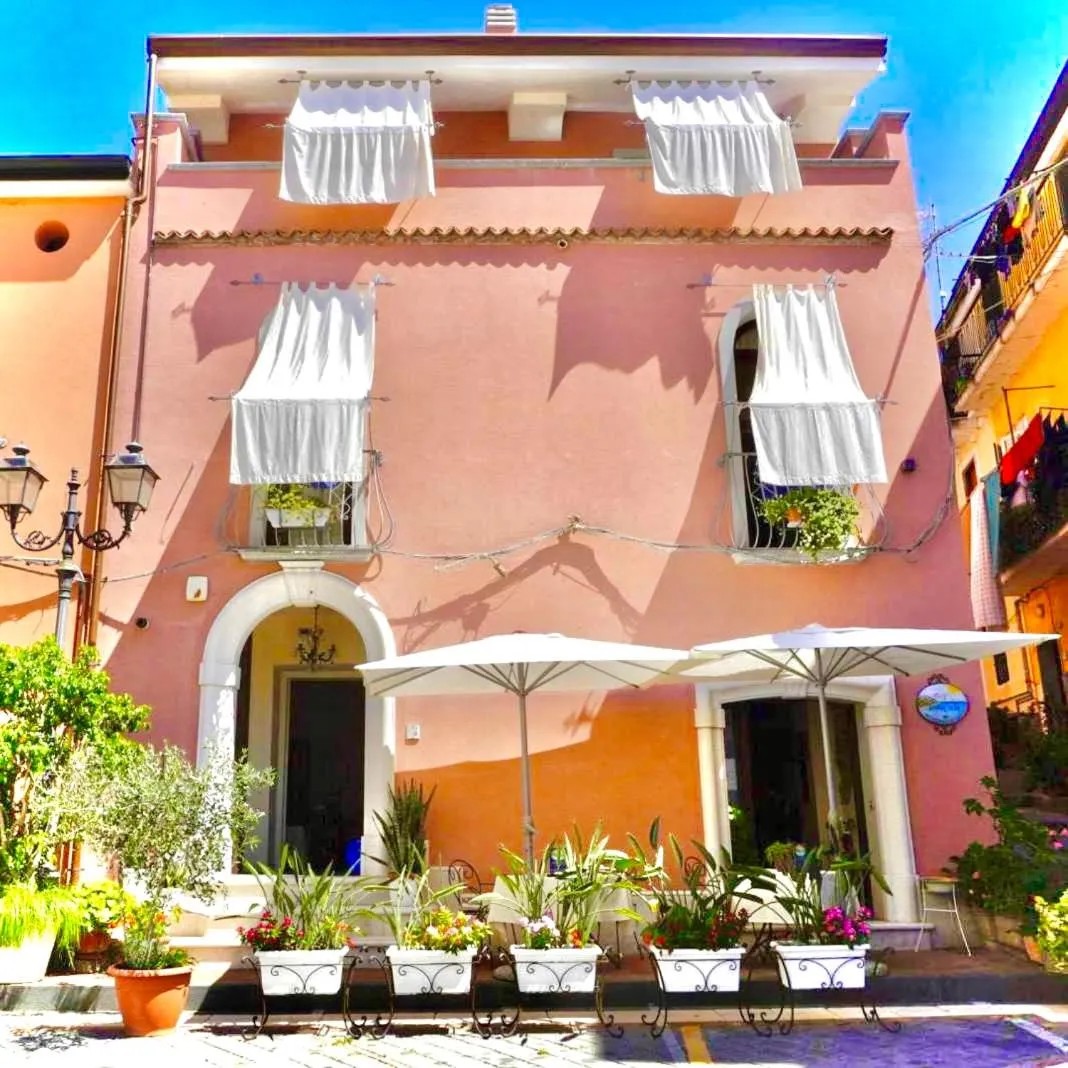 Property building in Donna Alda Affittacamere Capitello dal 2012