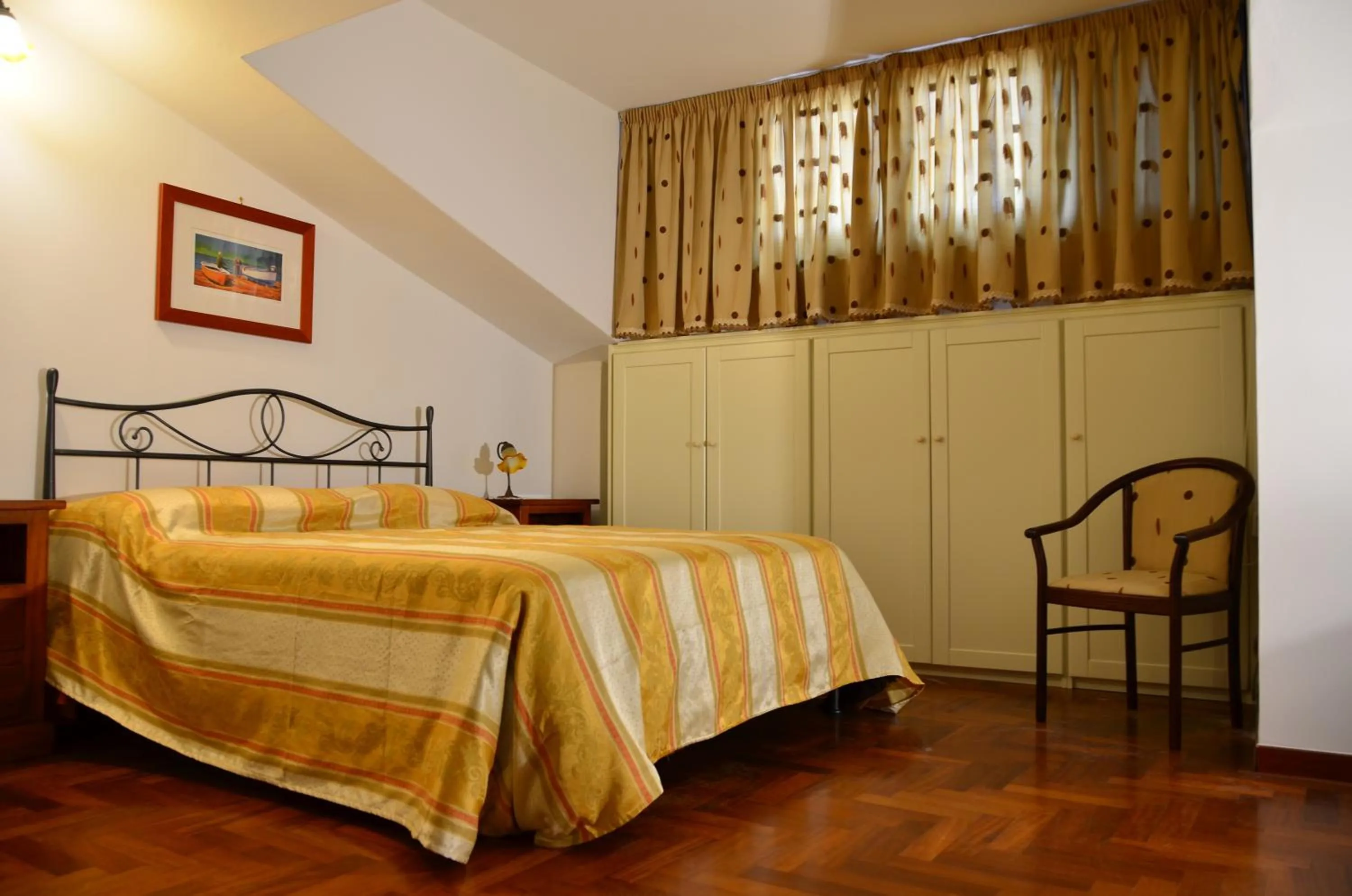 Photo of the whole room, Bed in Donna Alda Affittacamere Capitello dal 2012
