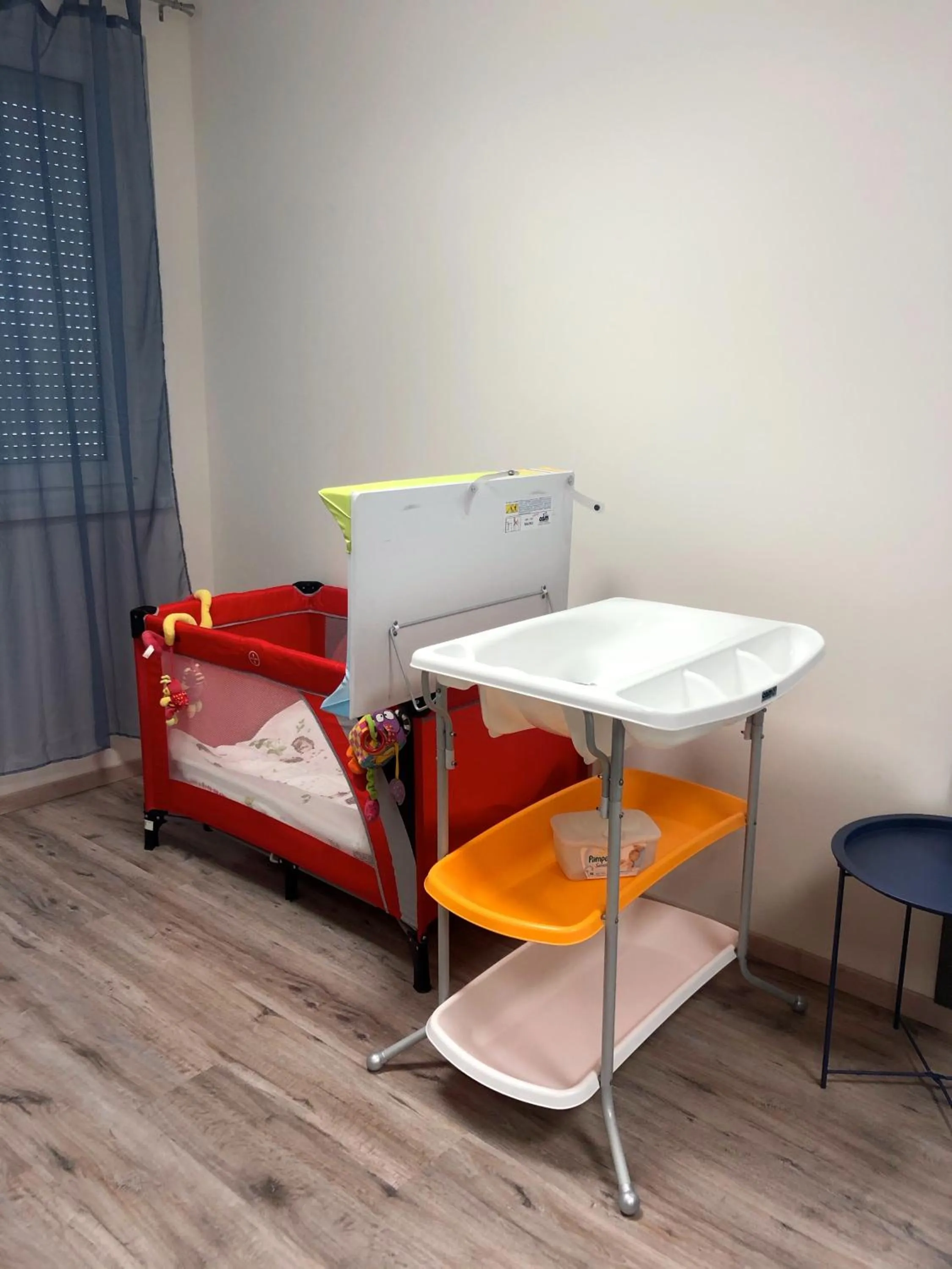 cot, Bed in Vecsési Rendezvényközpont és Panzió