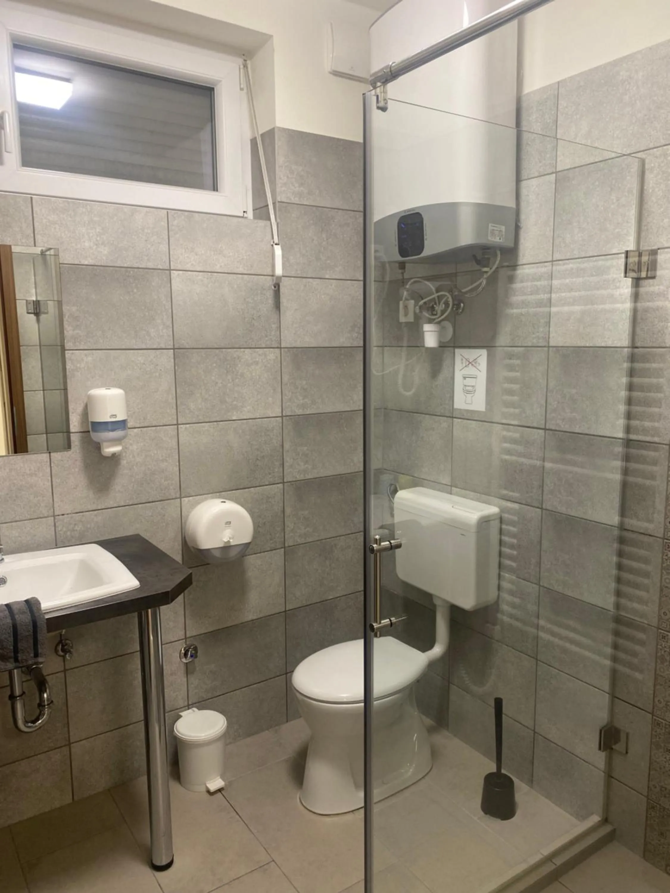 Bathroom in Vecsési Rendezvényközpont és Panzió