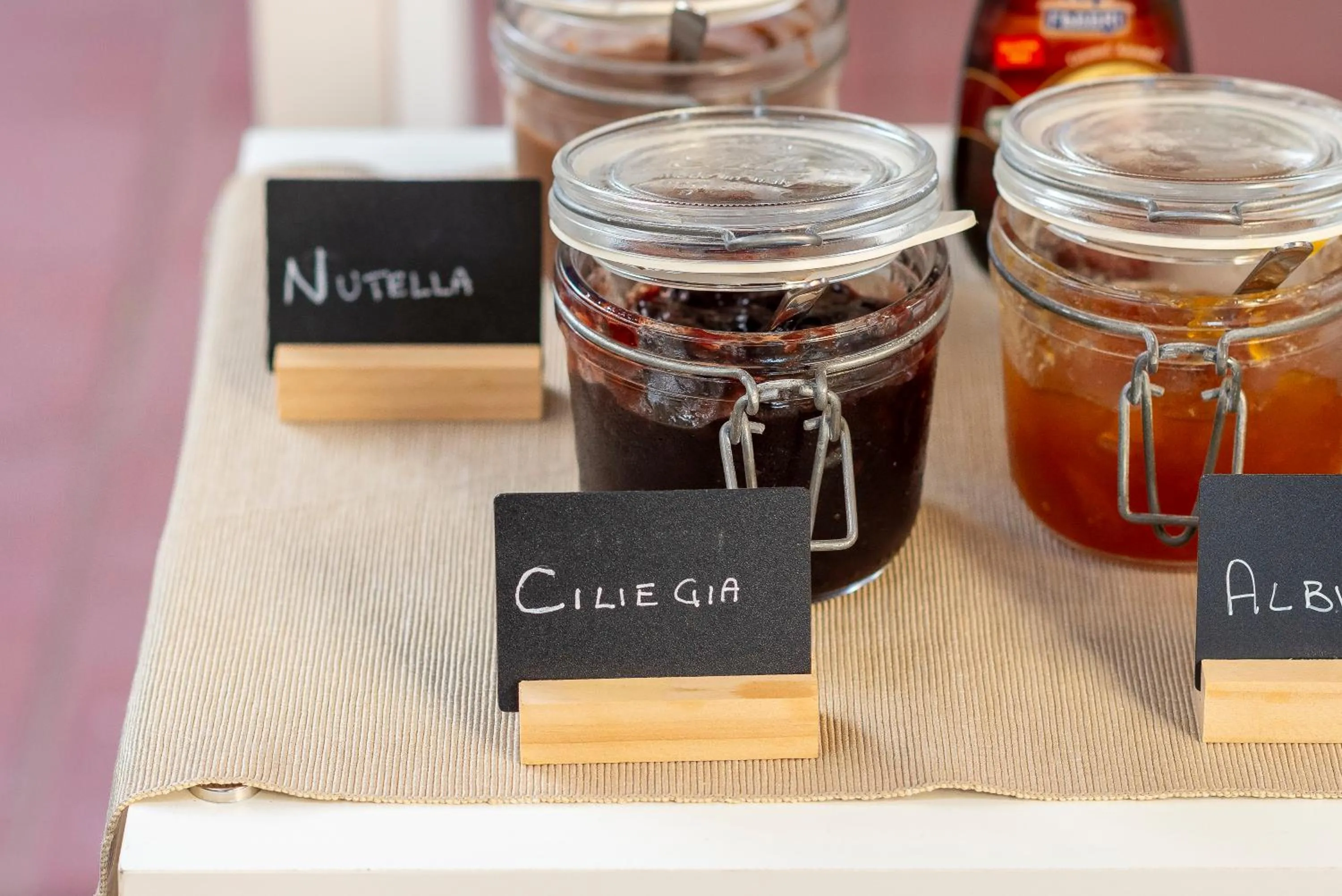 Breakfast in Marlè Rooms