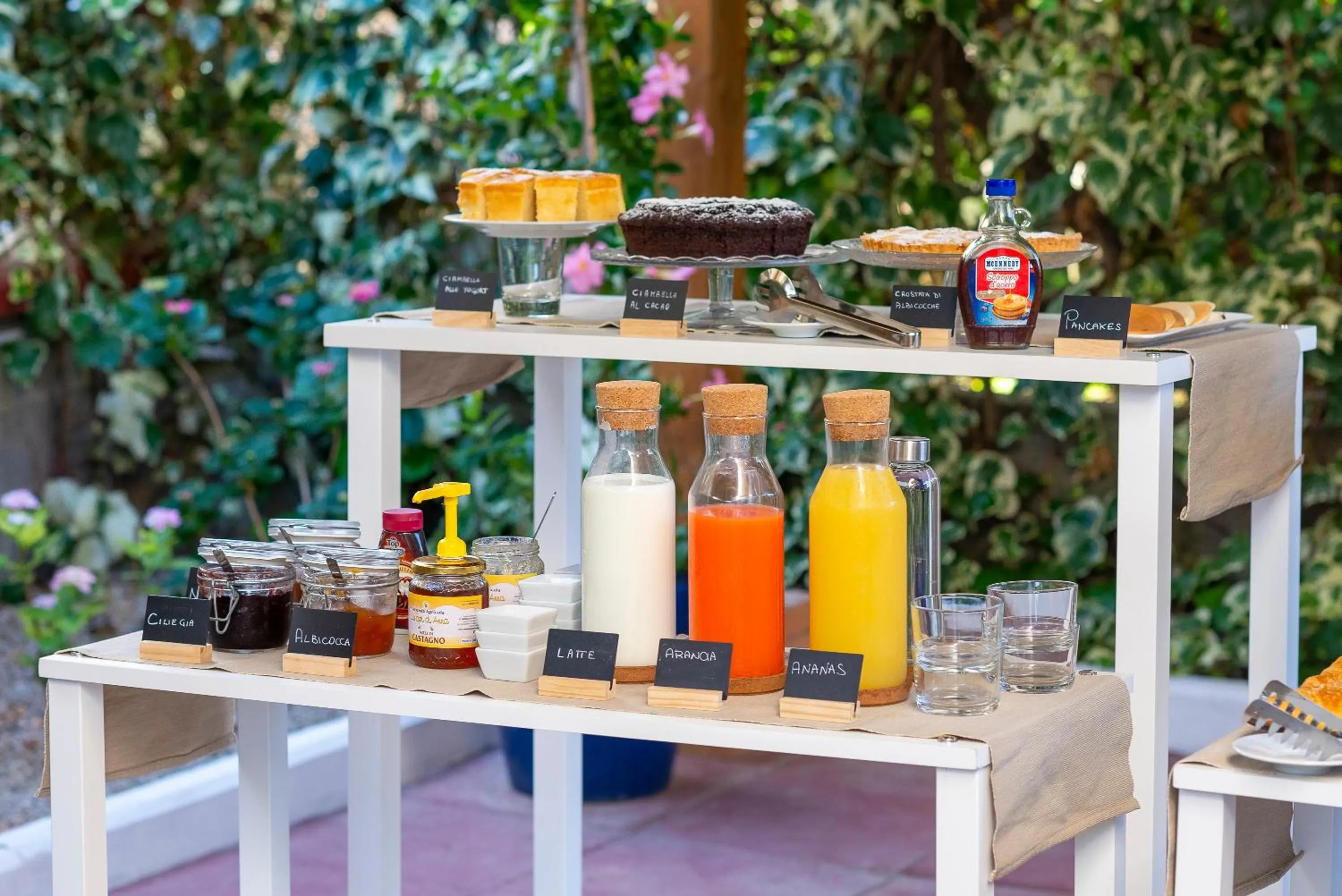 Food and drinks in Marlè Rooms