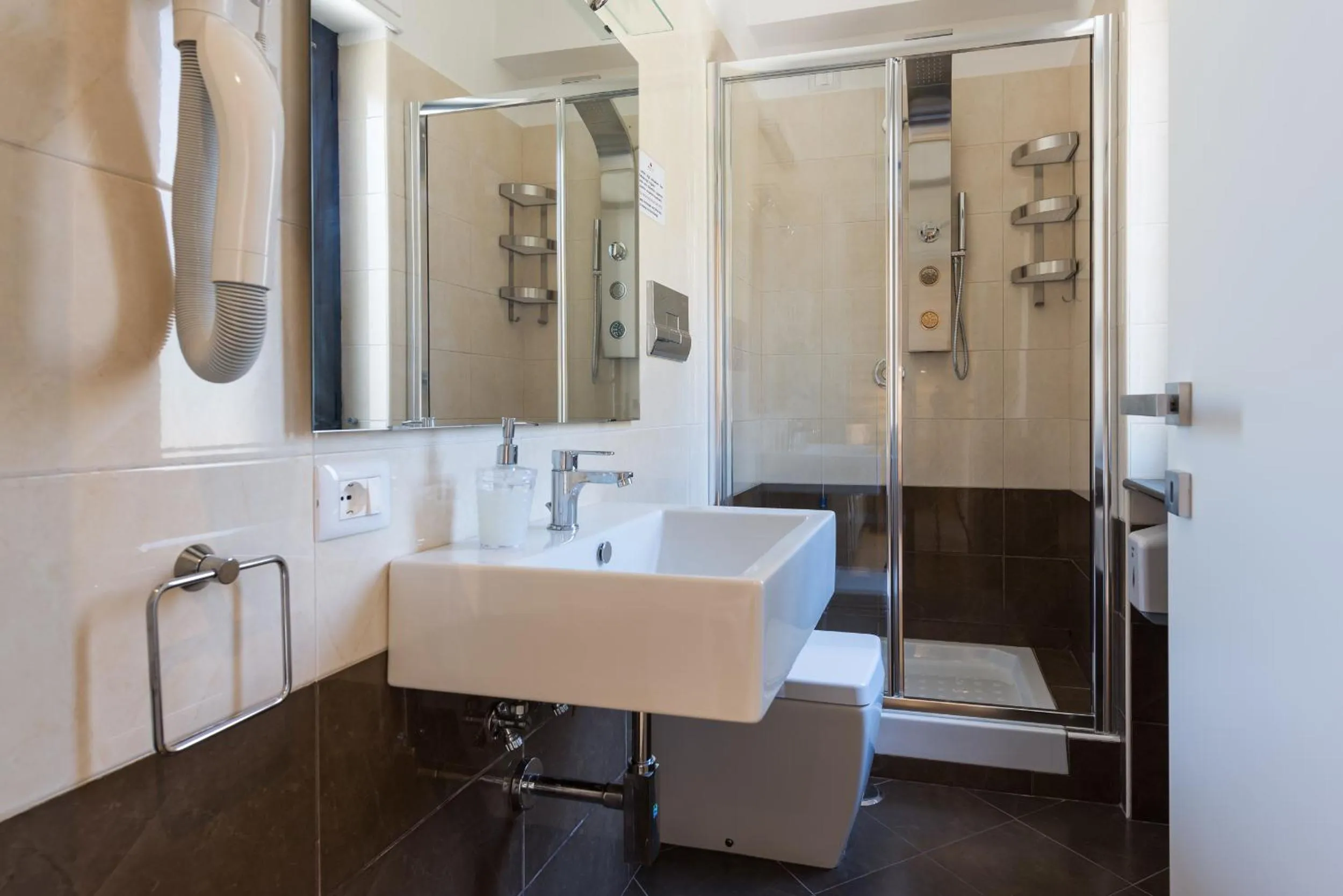 Shower in Bed and Breakfast Marlè