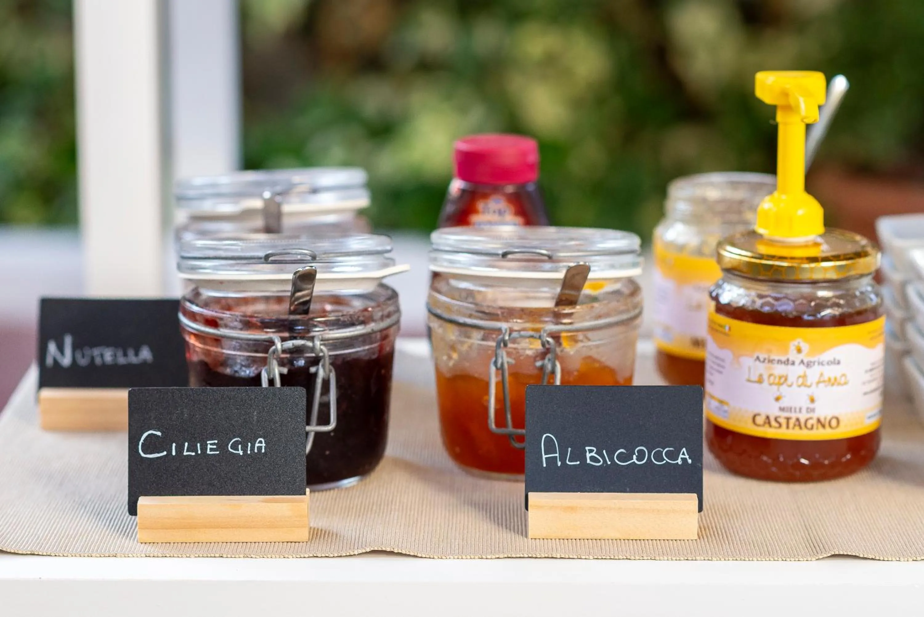 Food and drinks in Marlè Rooms