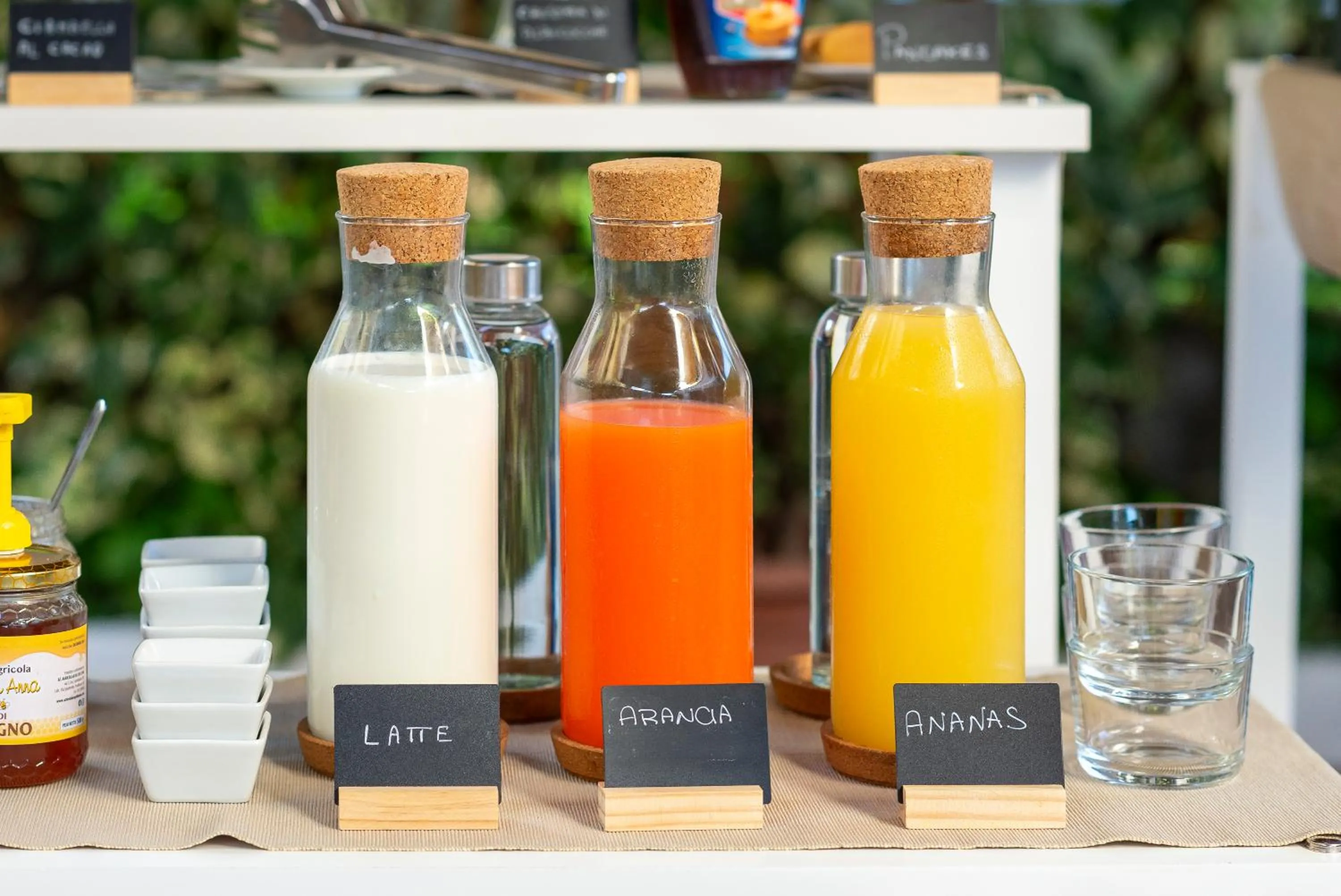 Food and drinks in Marlè Rooms