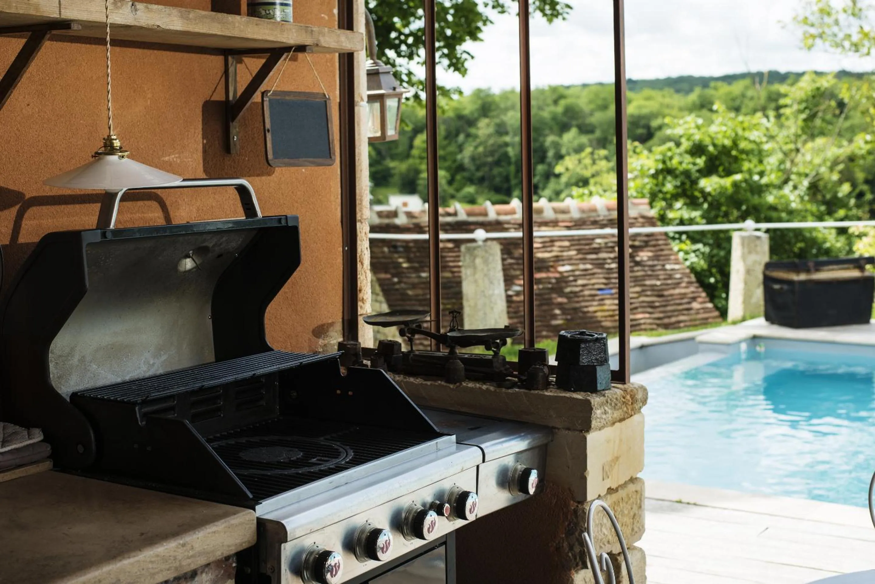 Pool view in Le Domaine des Carriers - Gites
