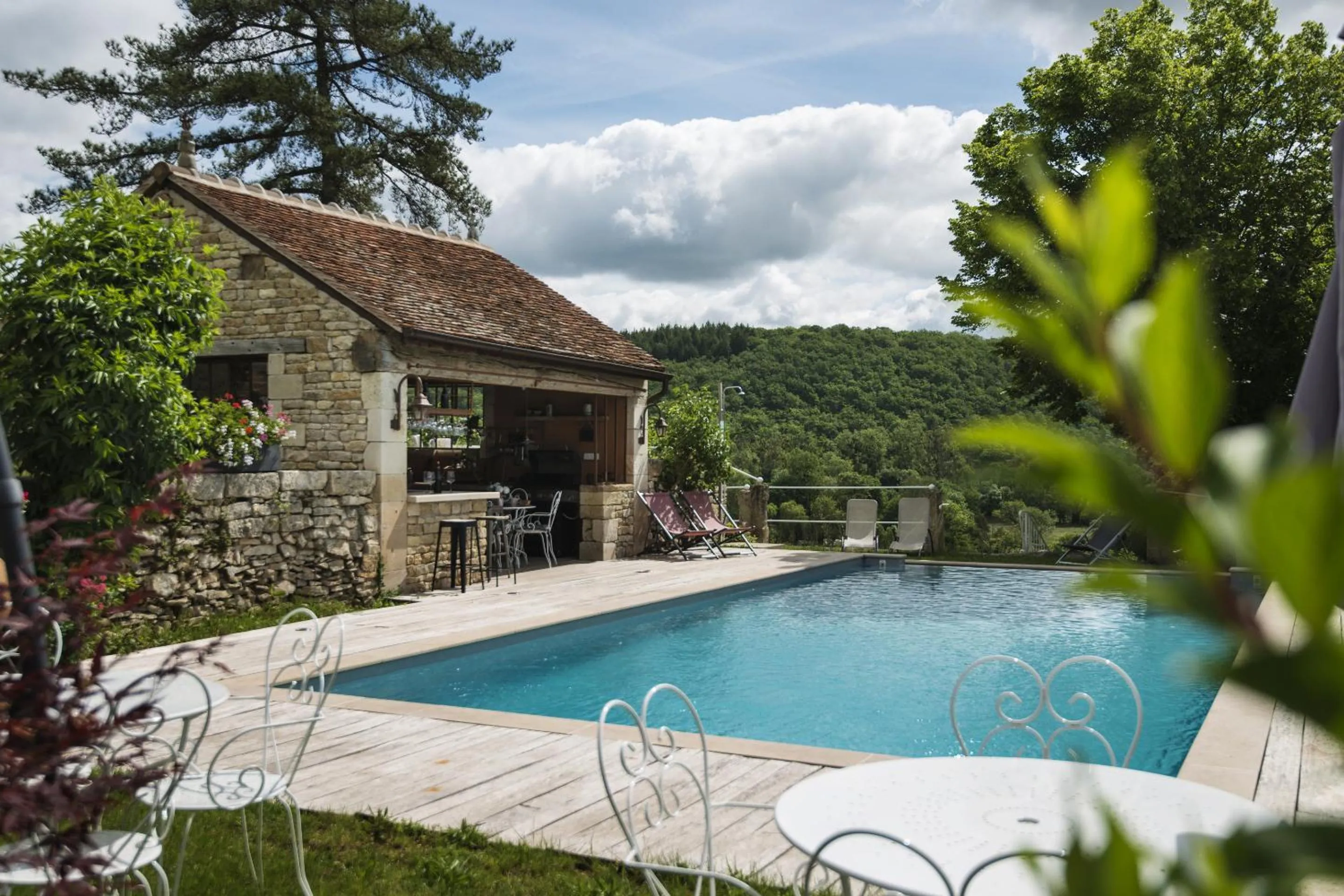 Pool view in Le Domaine des Carriers - Gites