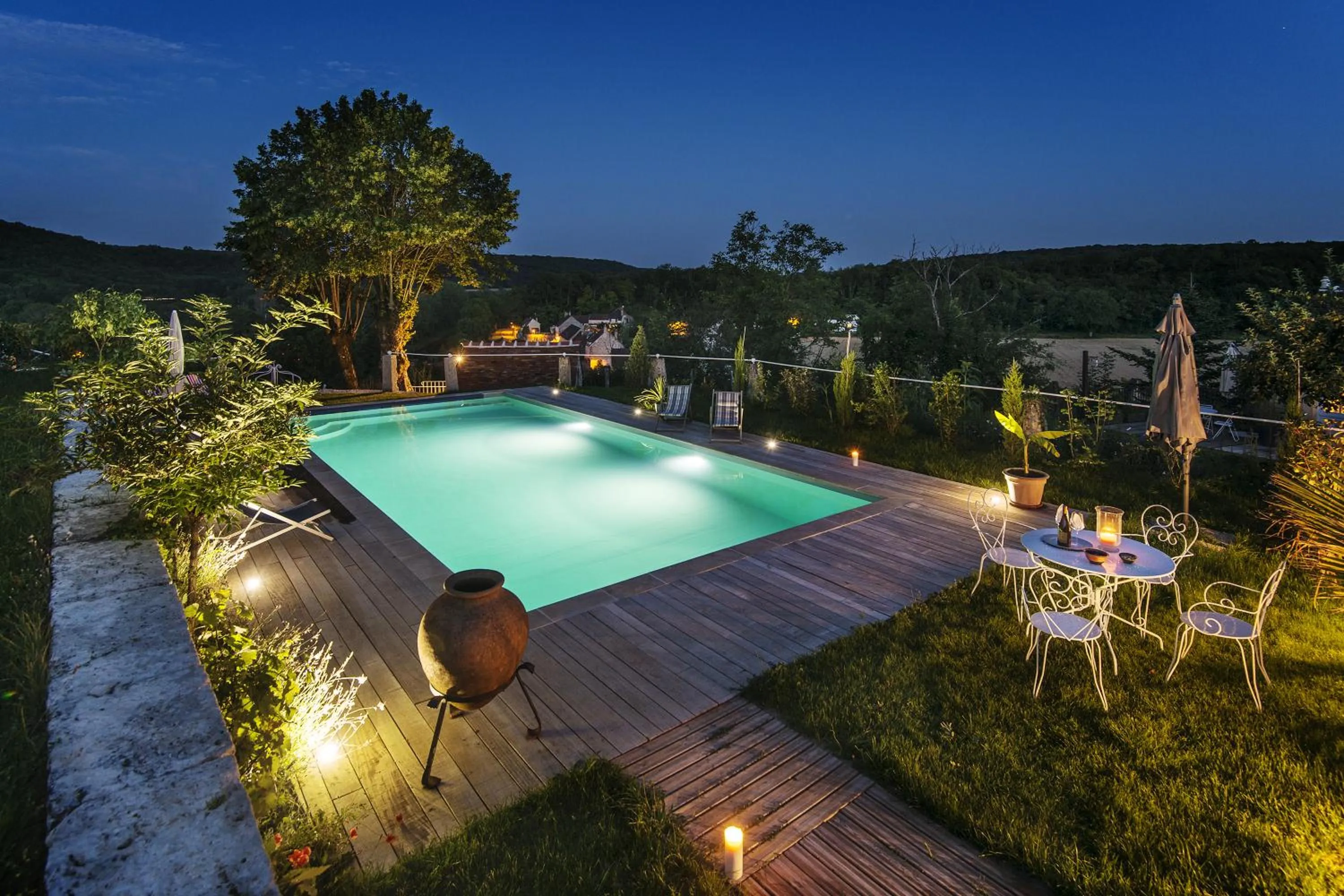 Pool view in Le Domaine des Carriers - Gites