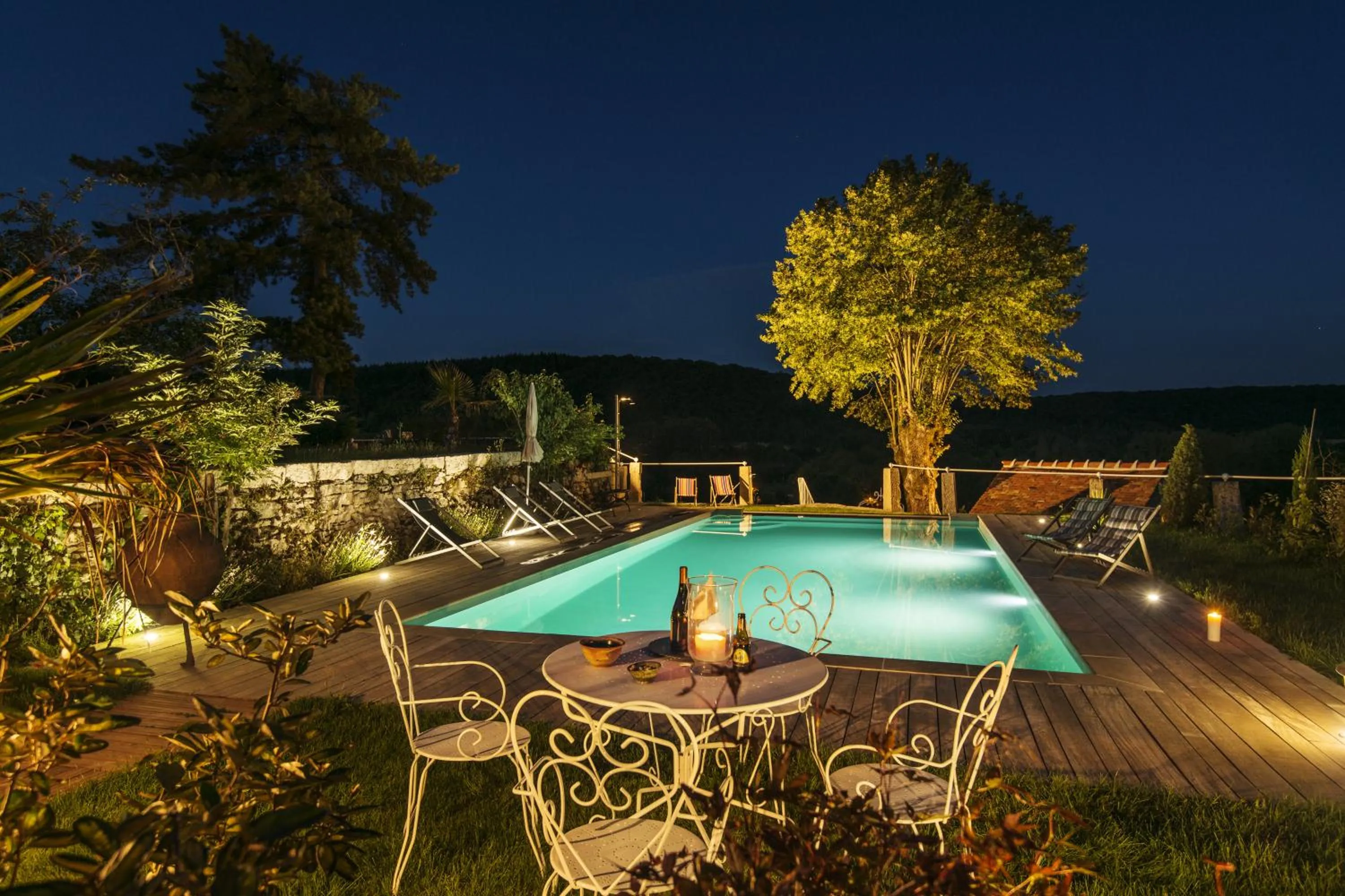 Pool view in Le Domaine des Carriers - Gites
