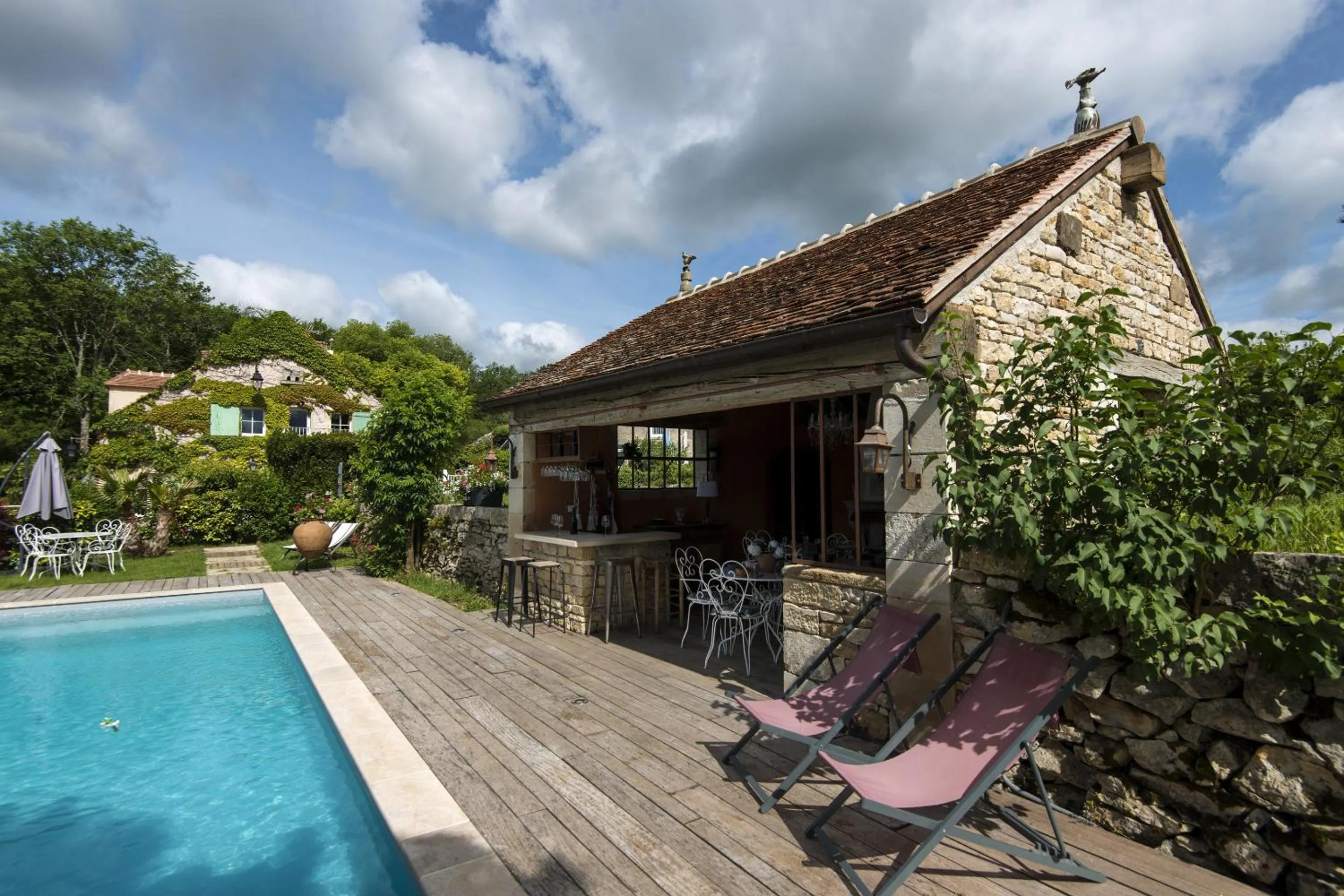Pool view in Le Domaine des Carriers - Gites