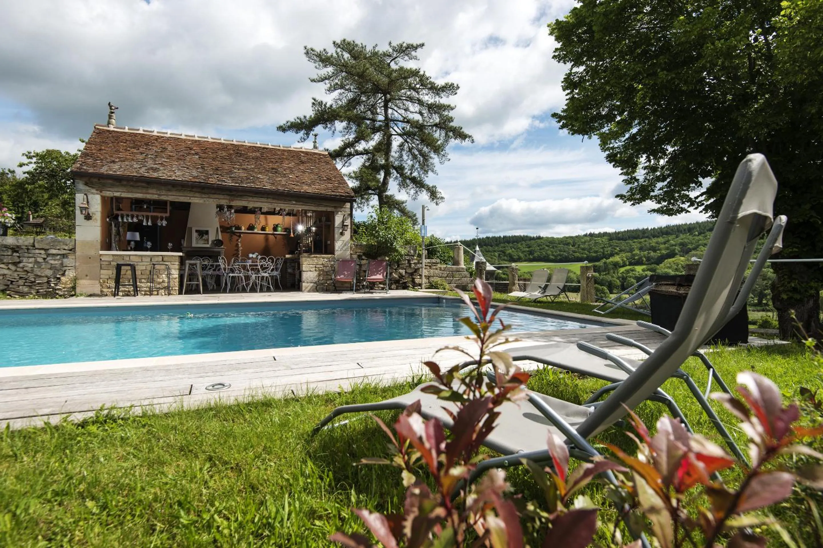Pool view in Le Domaine des Carriers - Gites
