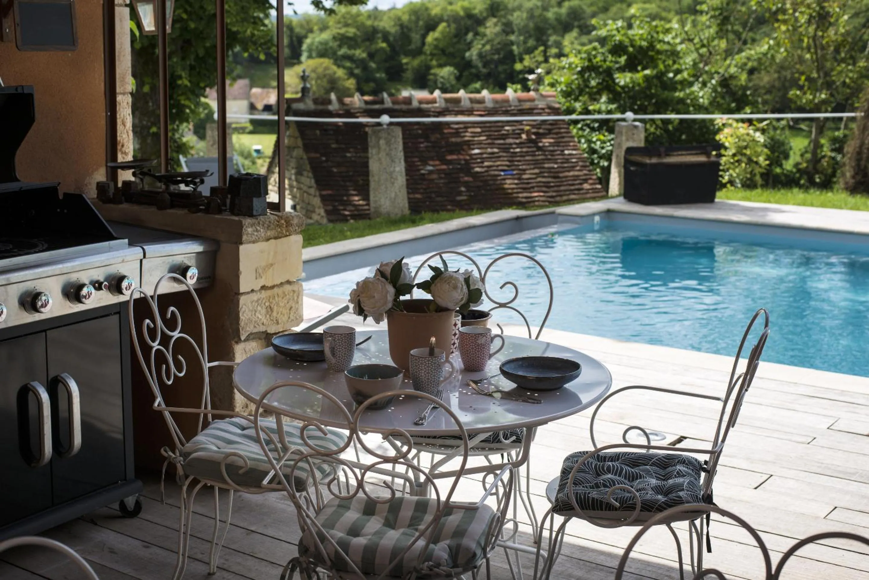 Pool view in Le Domaine des Carriers - Gites