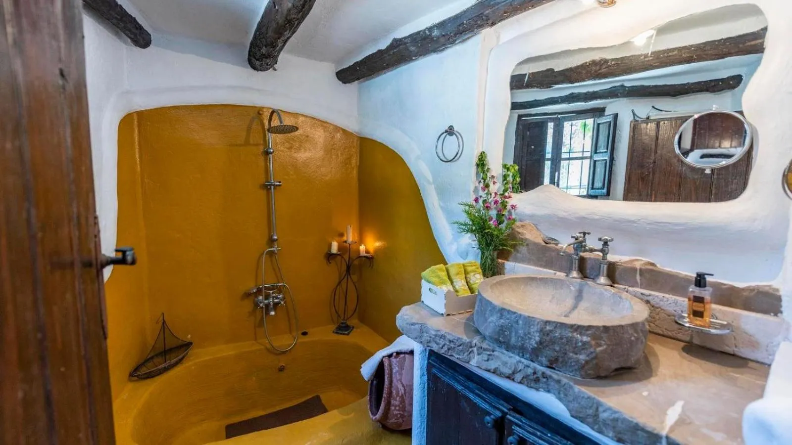 Bathroom in Casa Marrojo Loja by Ruralidays