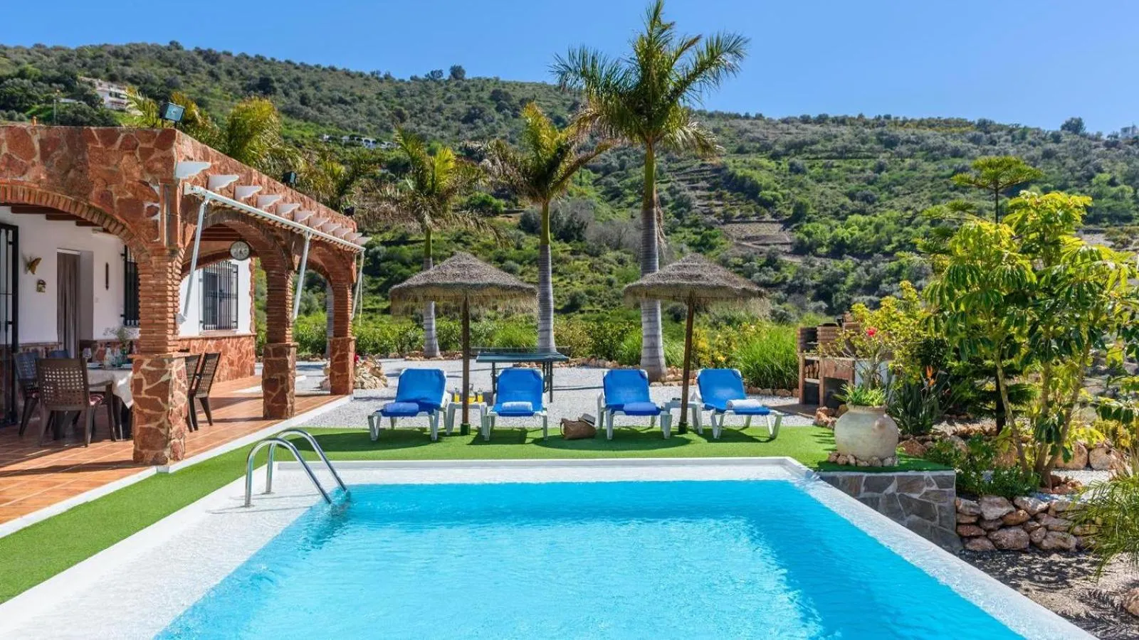 Villa Las Palmeras de Torrox by Ruralidays