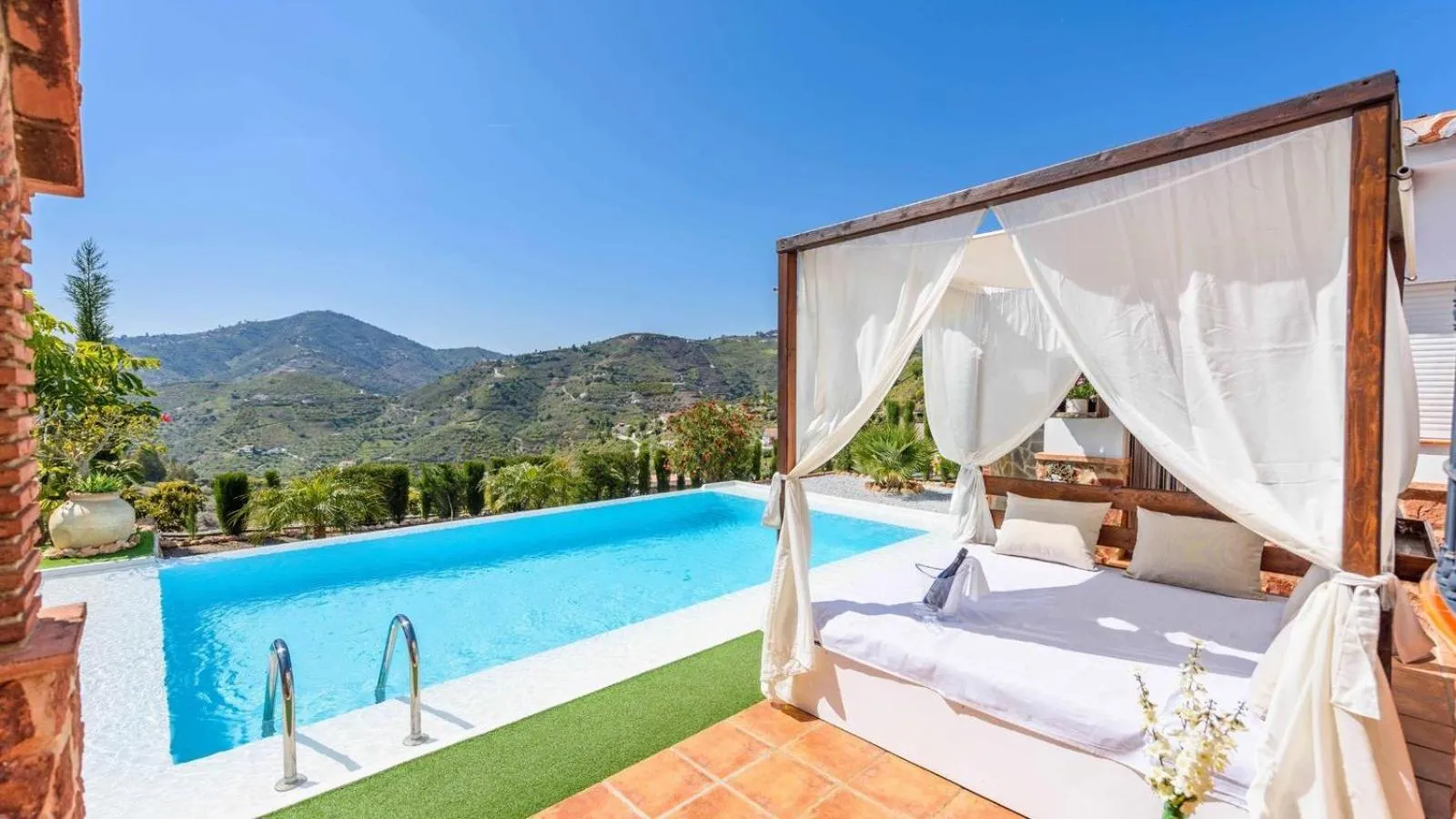Villa Las Palmeras de Torrox by Ruralidays